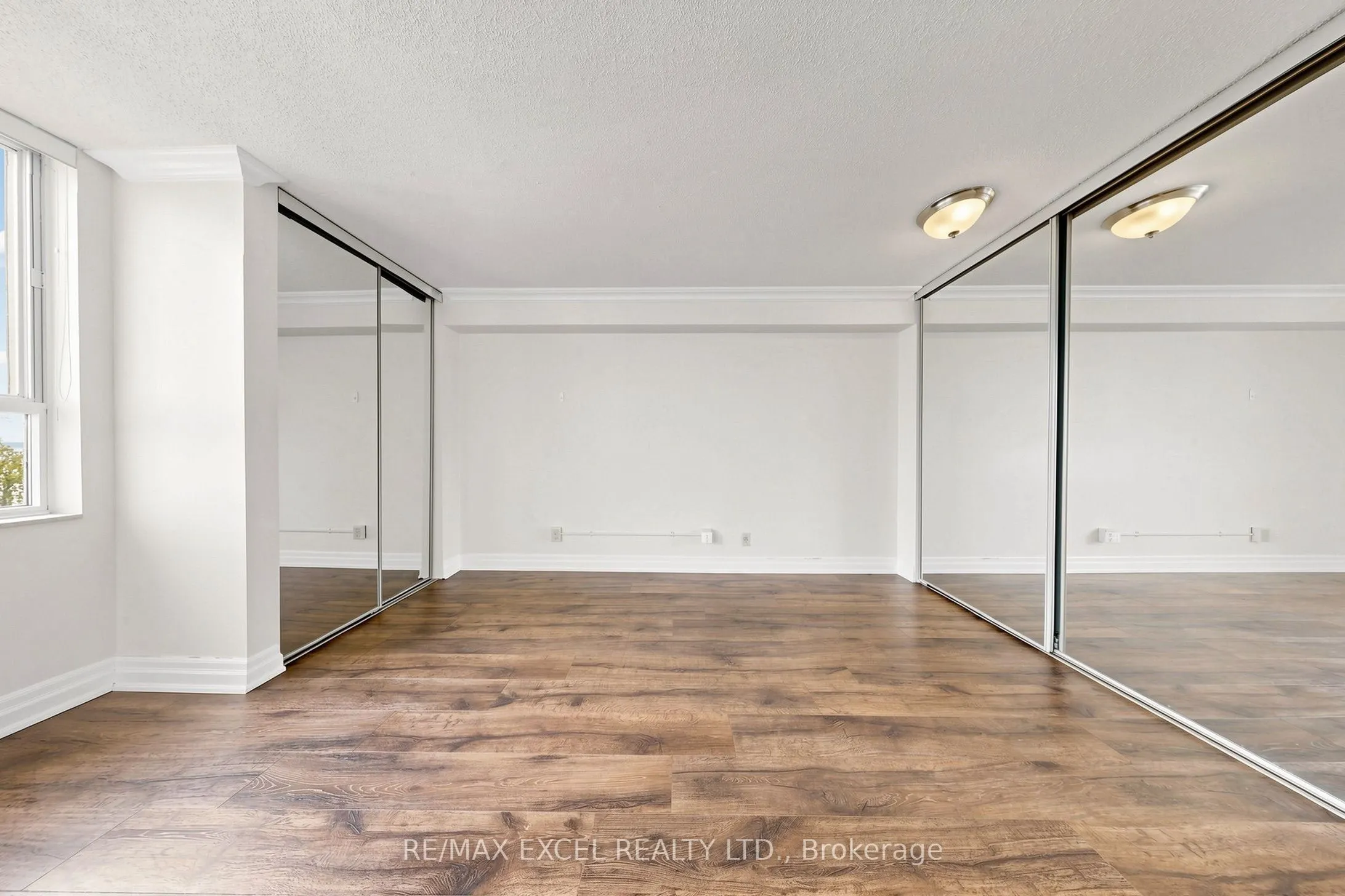5280 Lakeshore Road #607