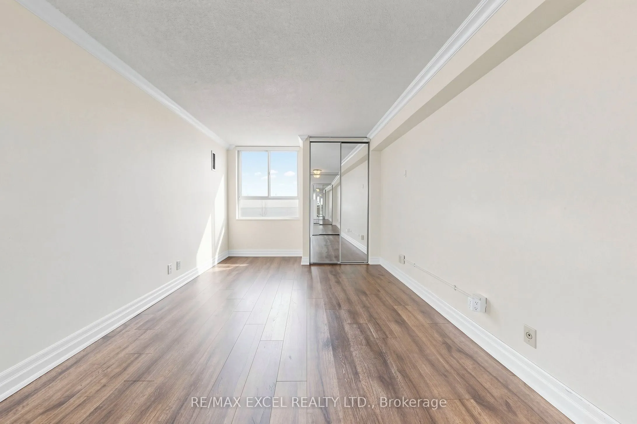 5280 Lakeshore Road #607