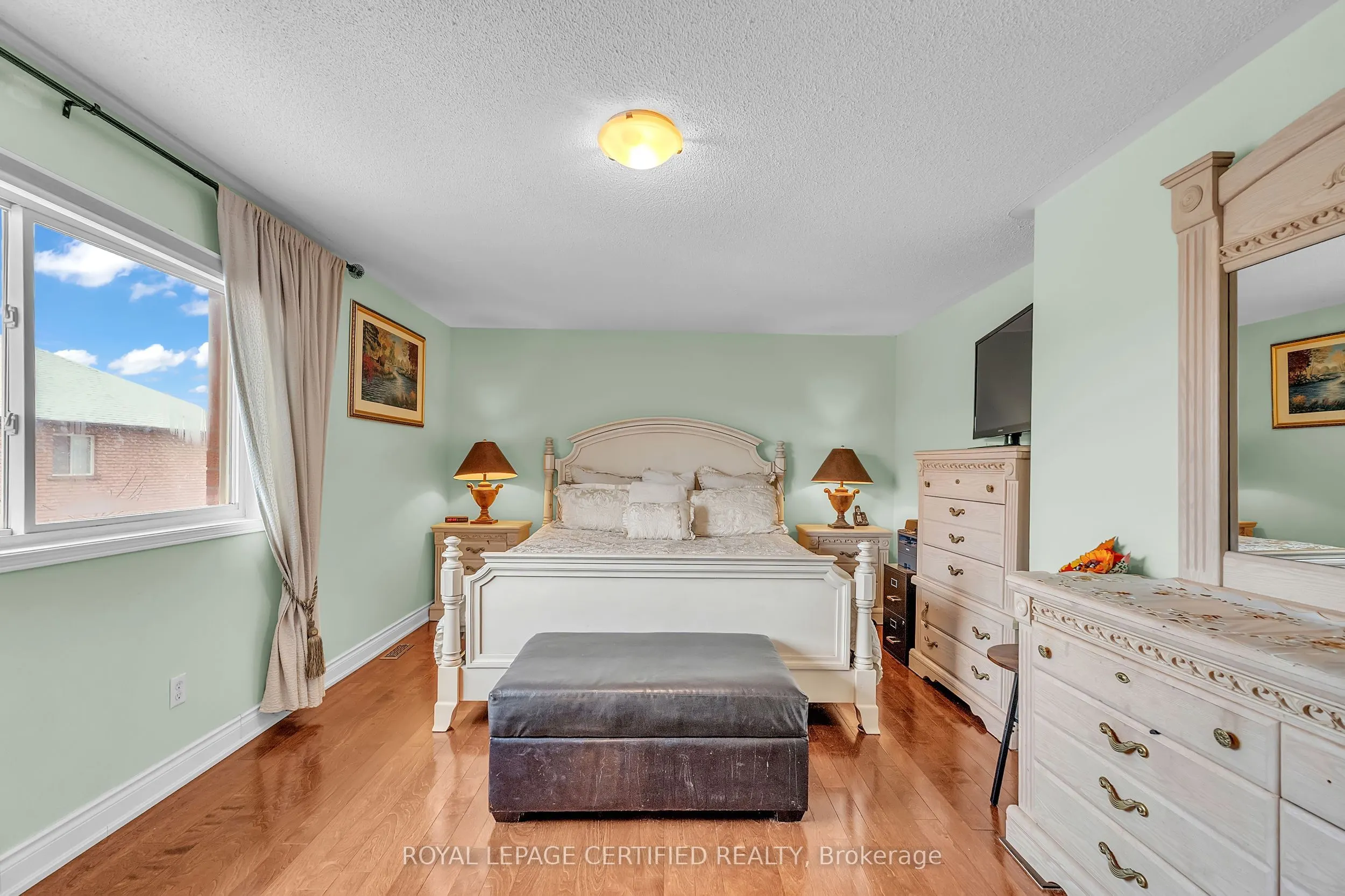 17 Chestermere Crescent