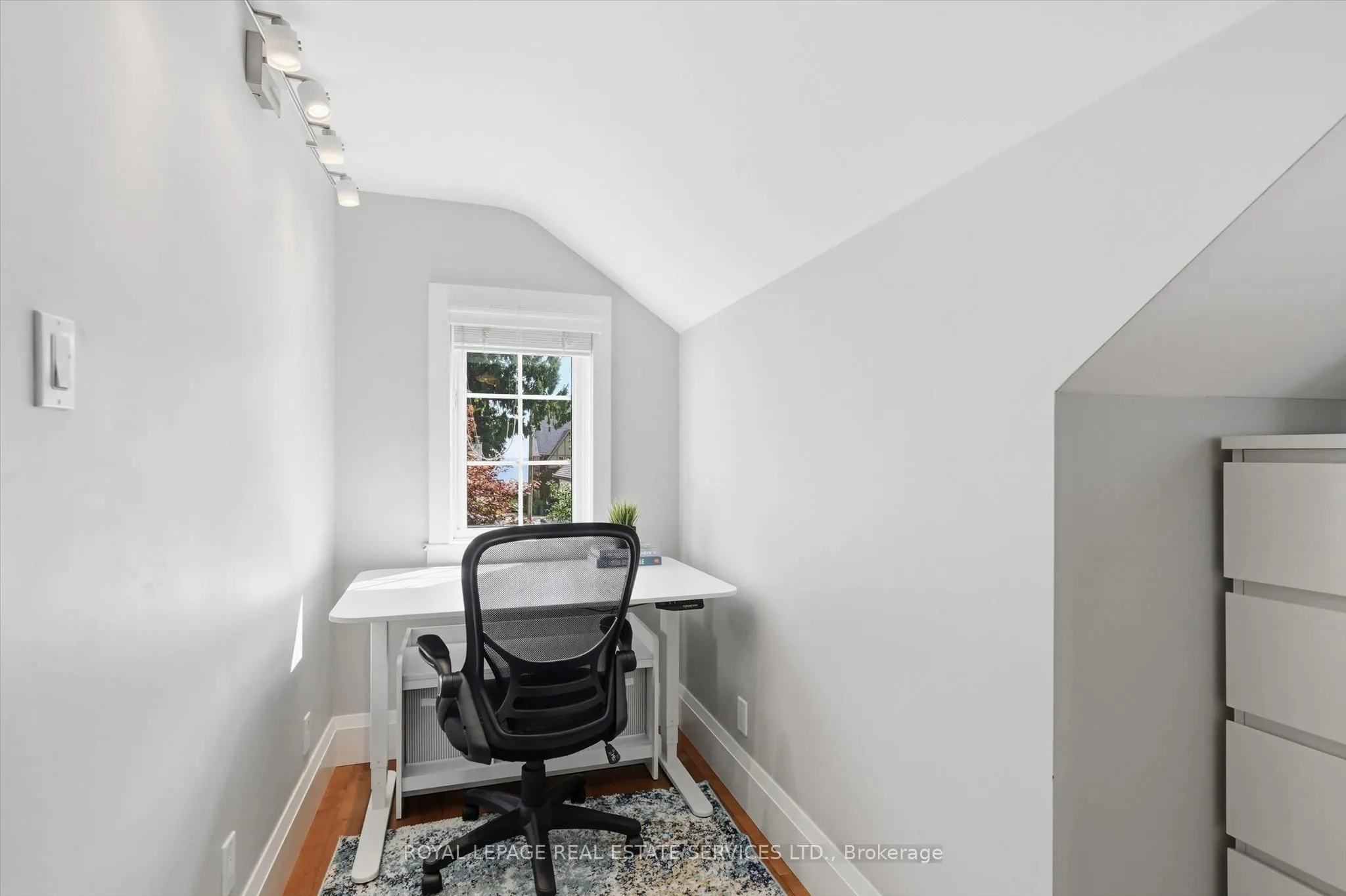 32 Anderson Street