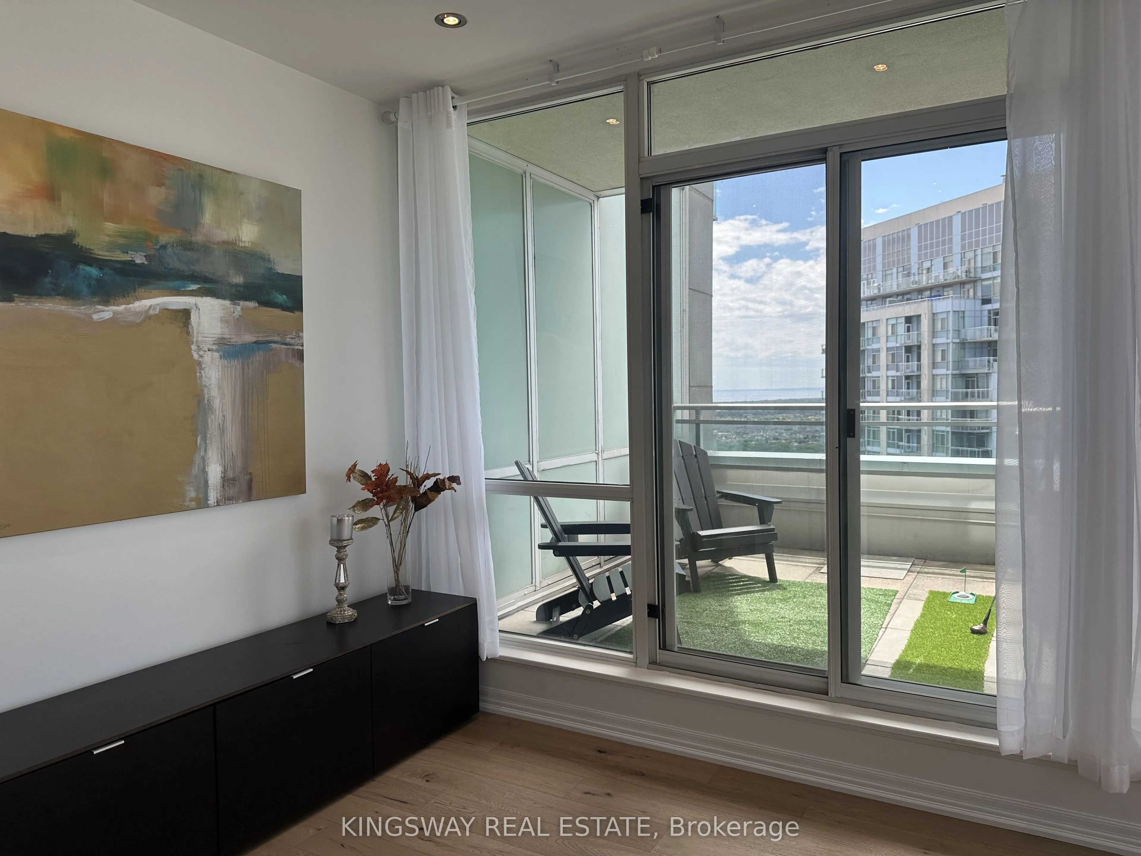 220 Burnhamthorpe Road W #3404