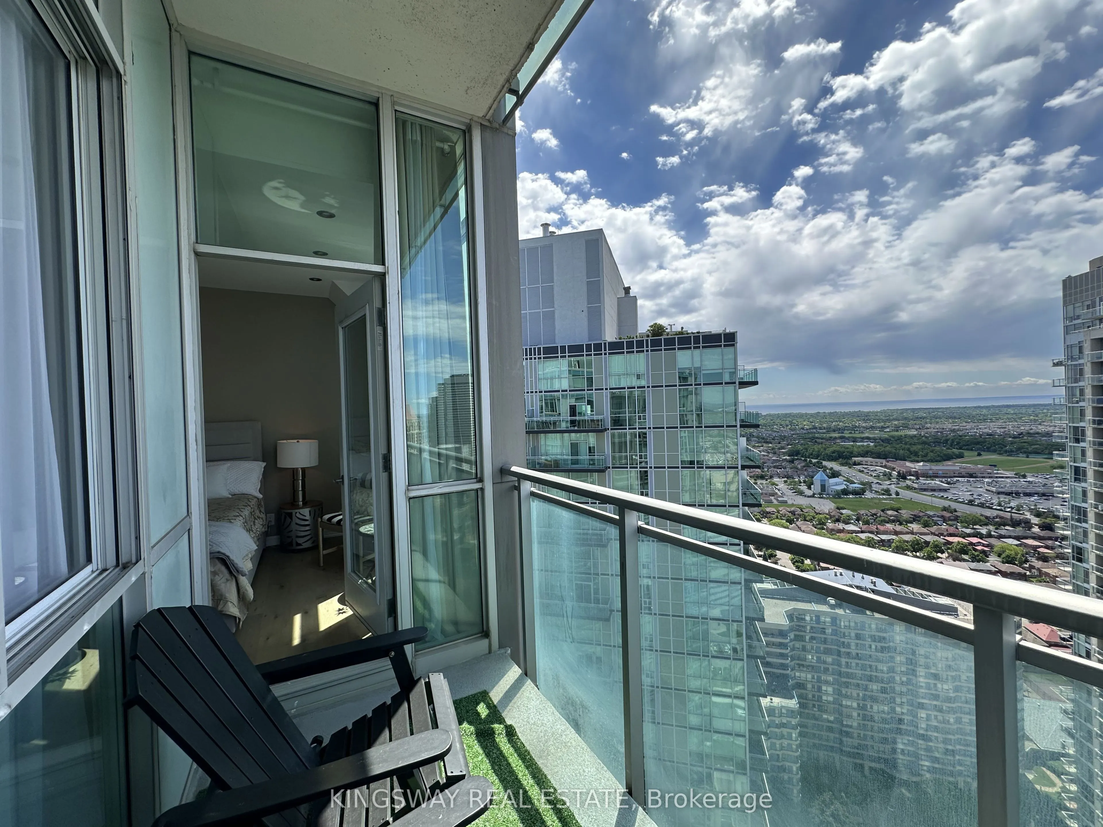220 Burnhamthorpe Road W #3404