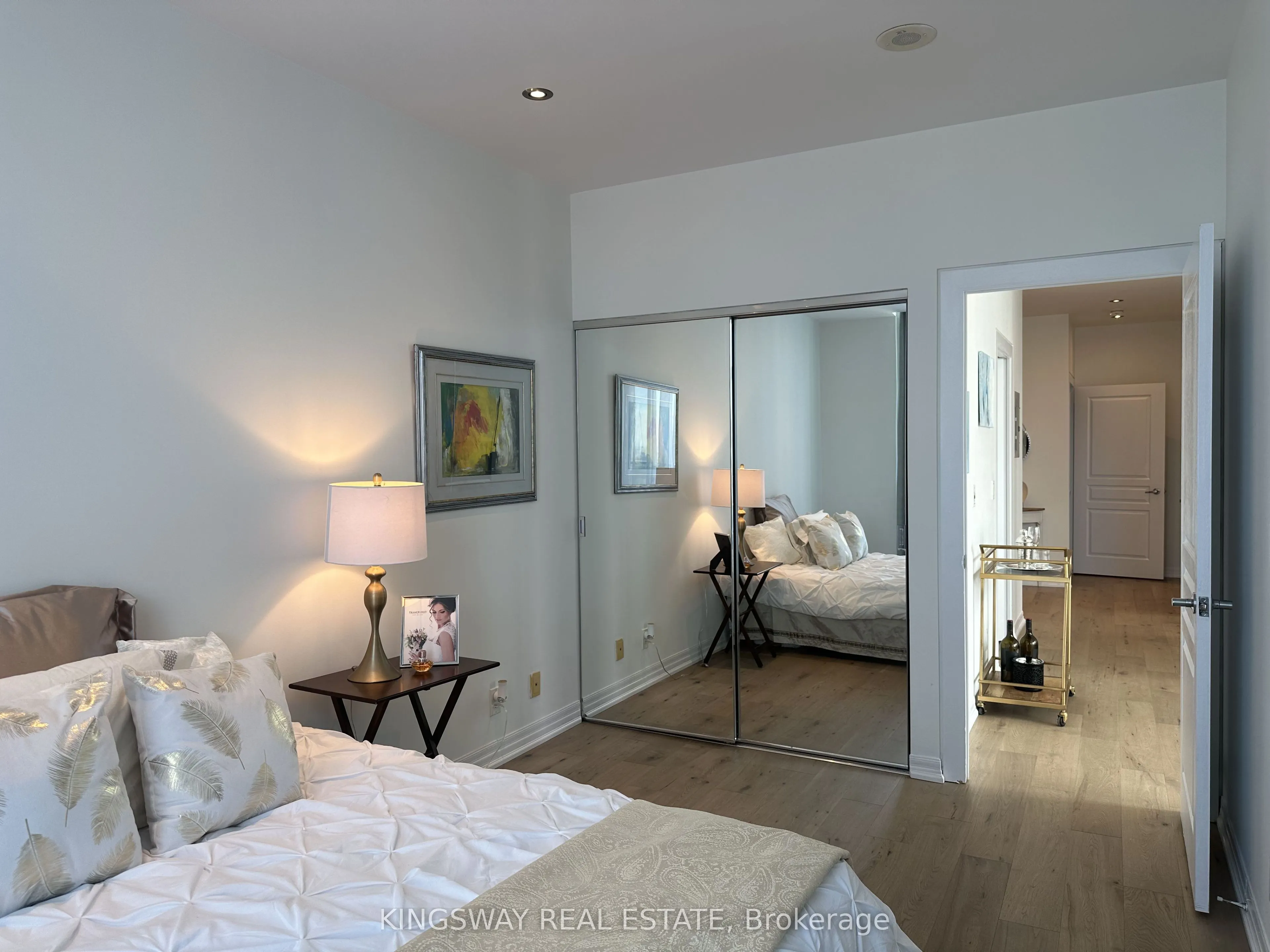 220 Burnhamthorpe Road W #3404