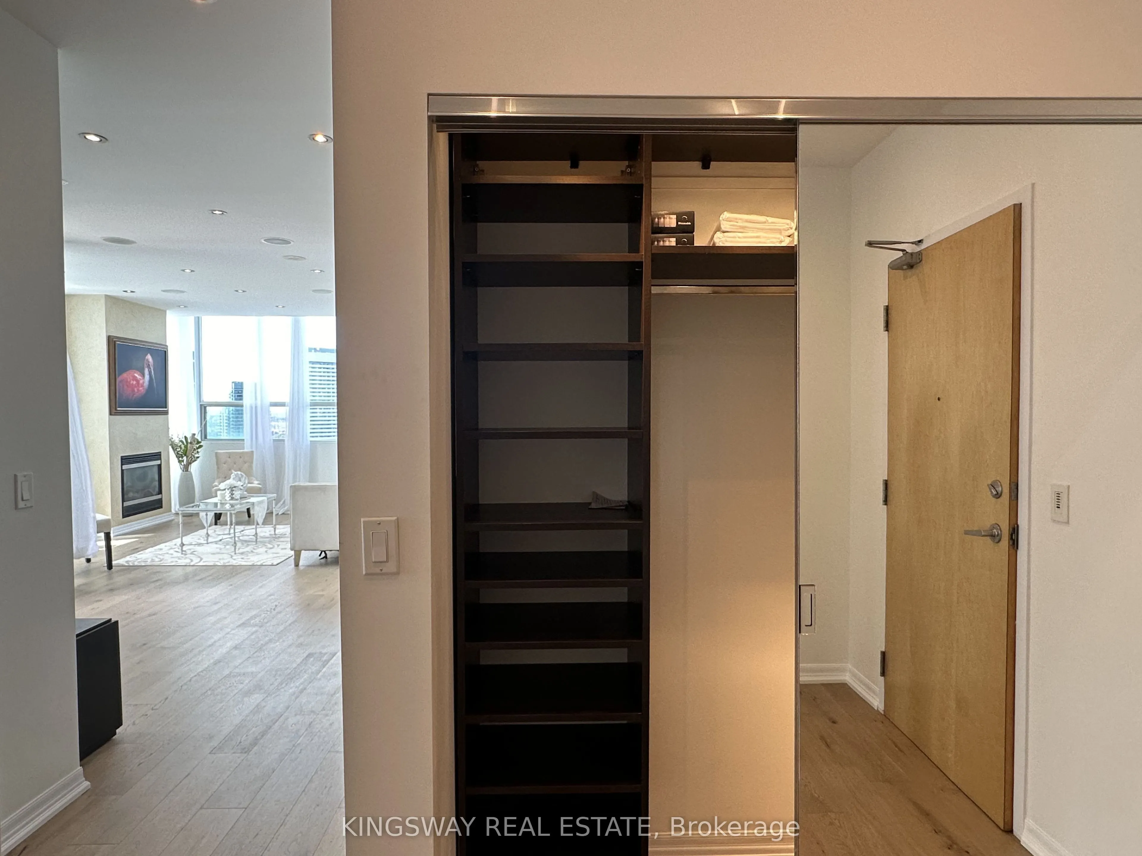 220 Burnhamthorpe Road W #3404
