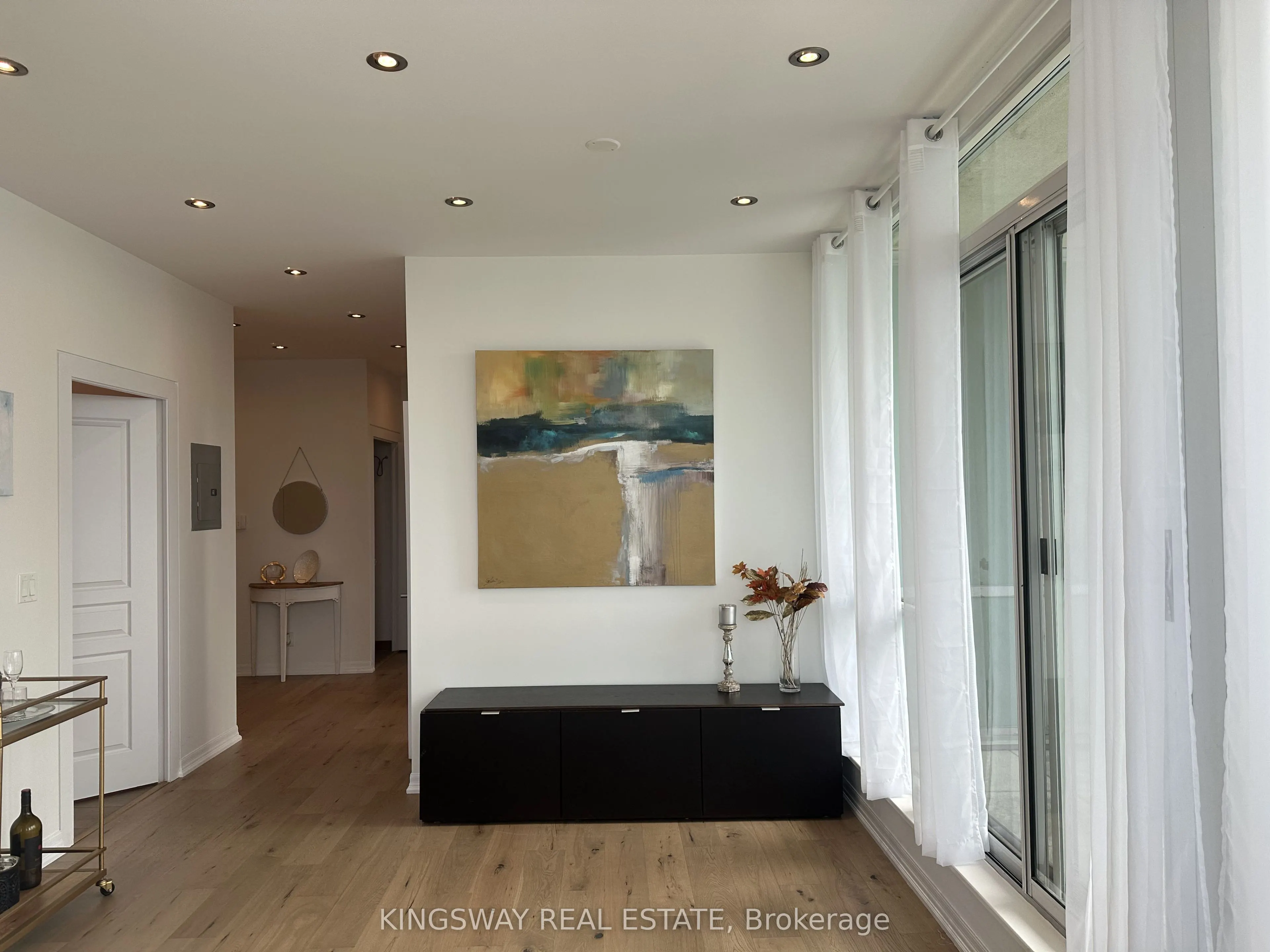 220 Burnhamthorpe Road W #3404