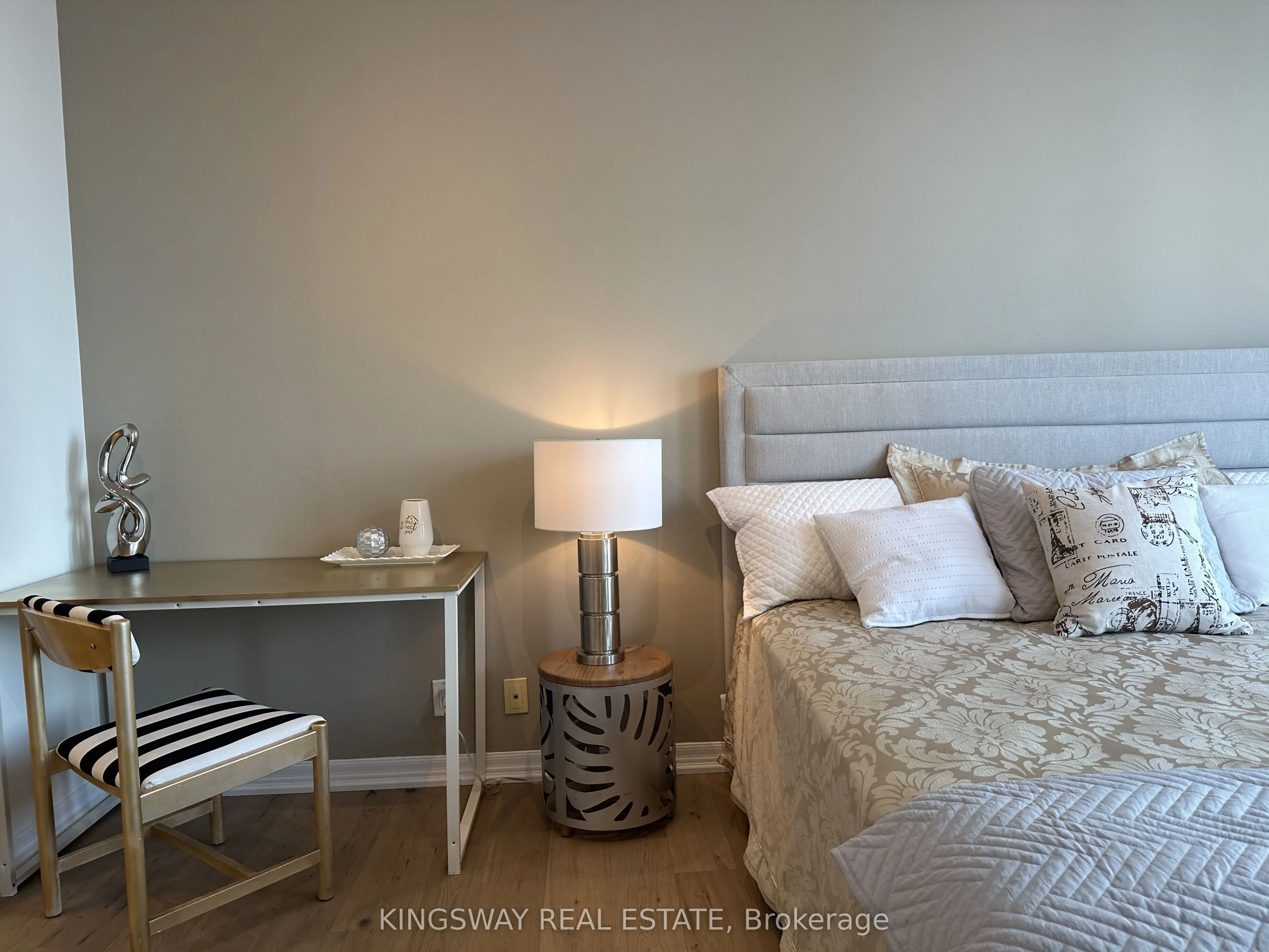 220 Burnhamthorpe Road W #3404