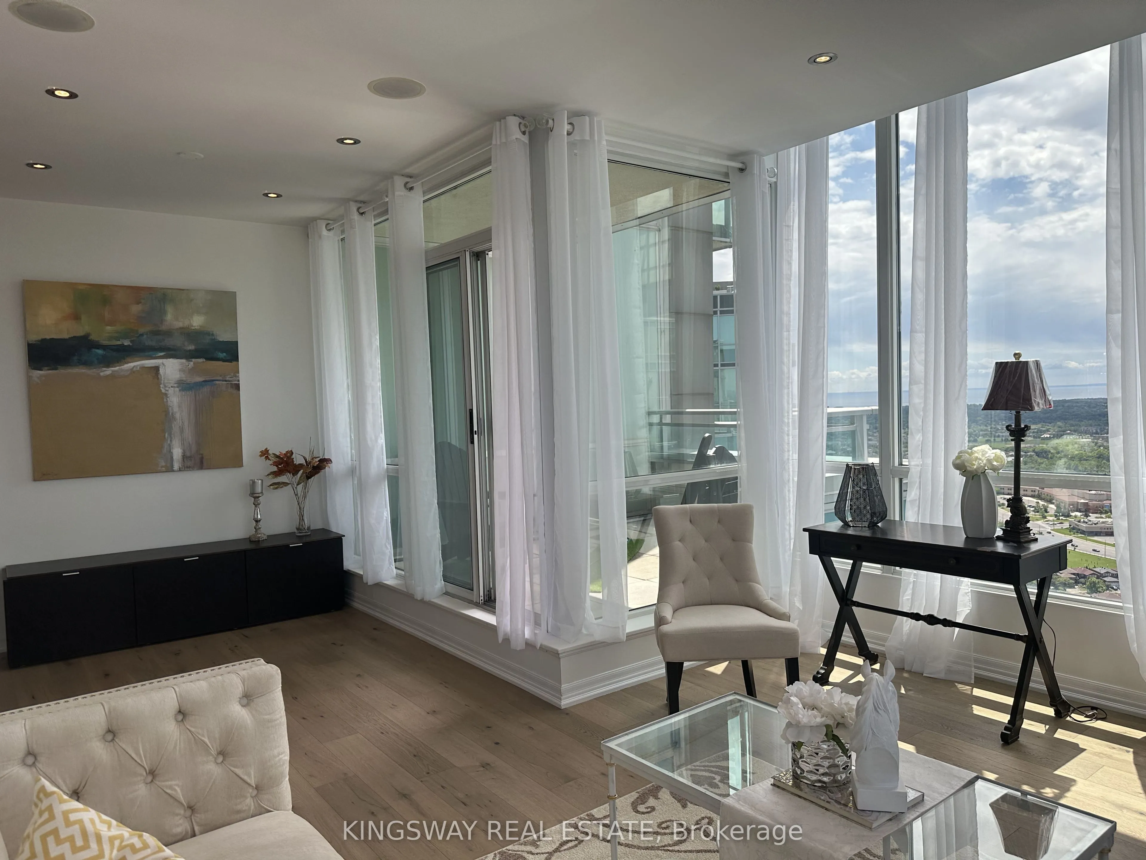 220 Burnhamthorpe Road W #3404