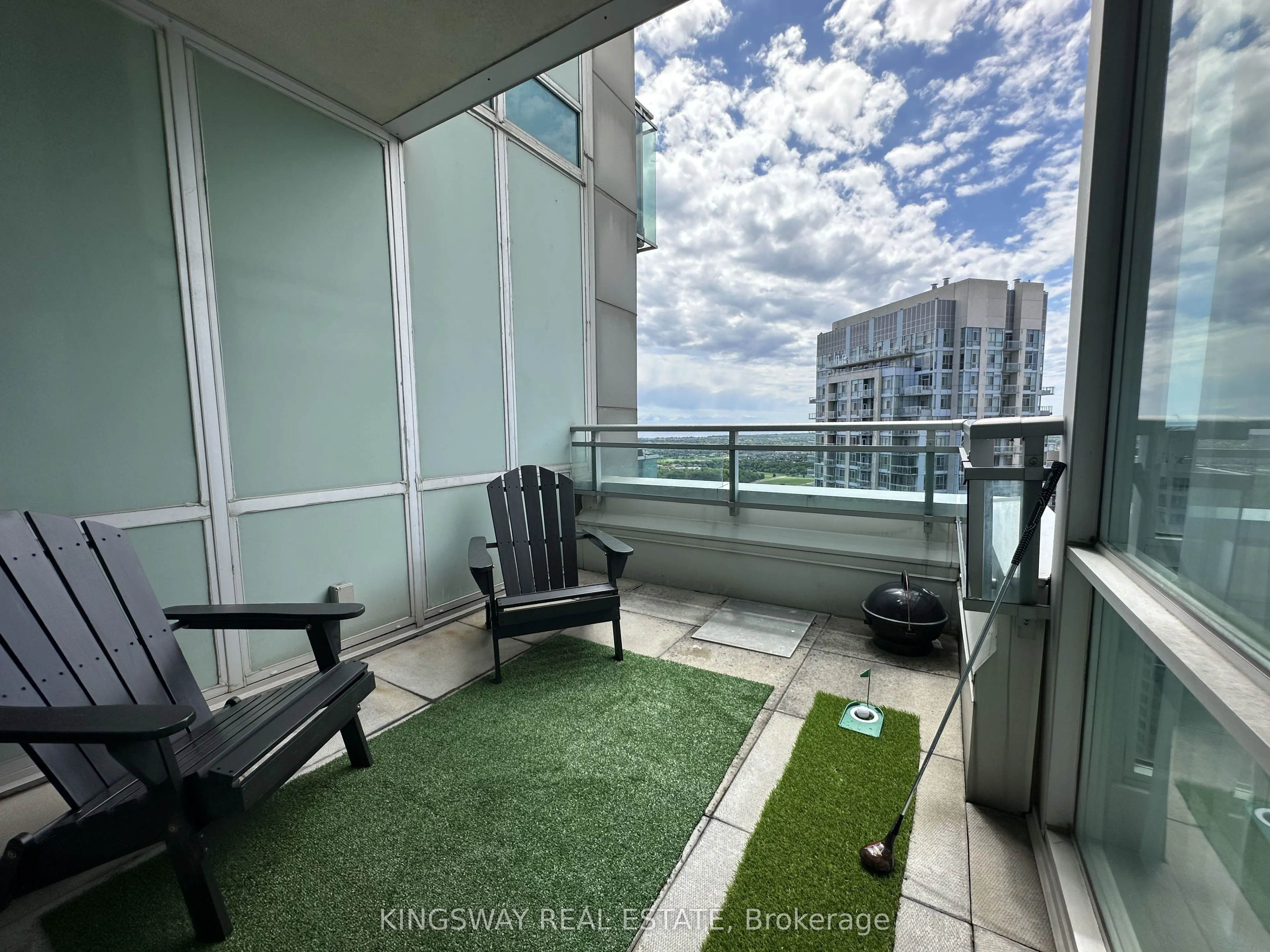 220 Burnhamthorpe Road W #3404