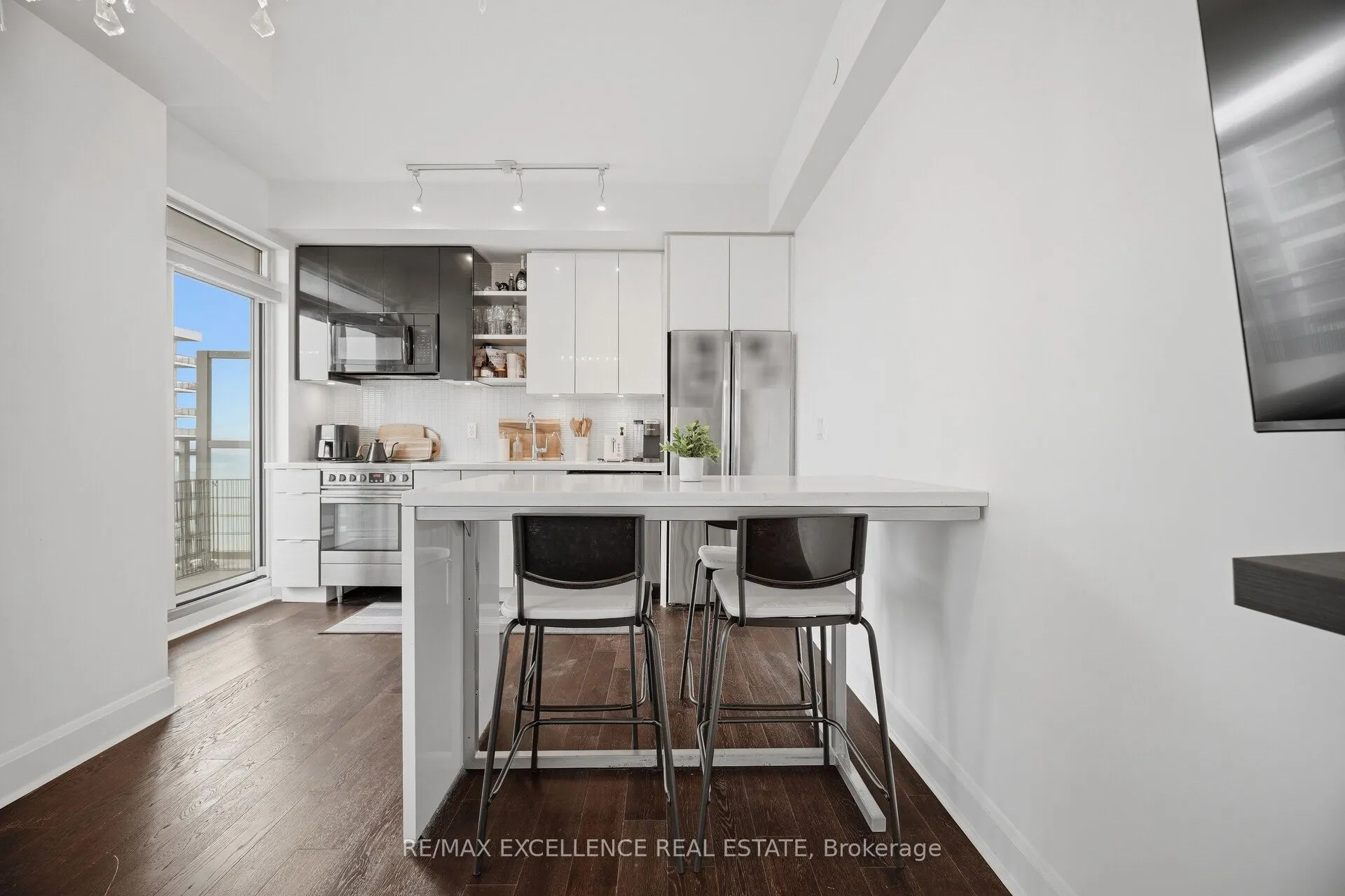 33 Shore Breeze Drive #1208