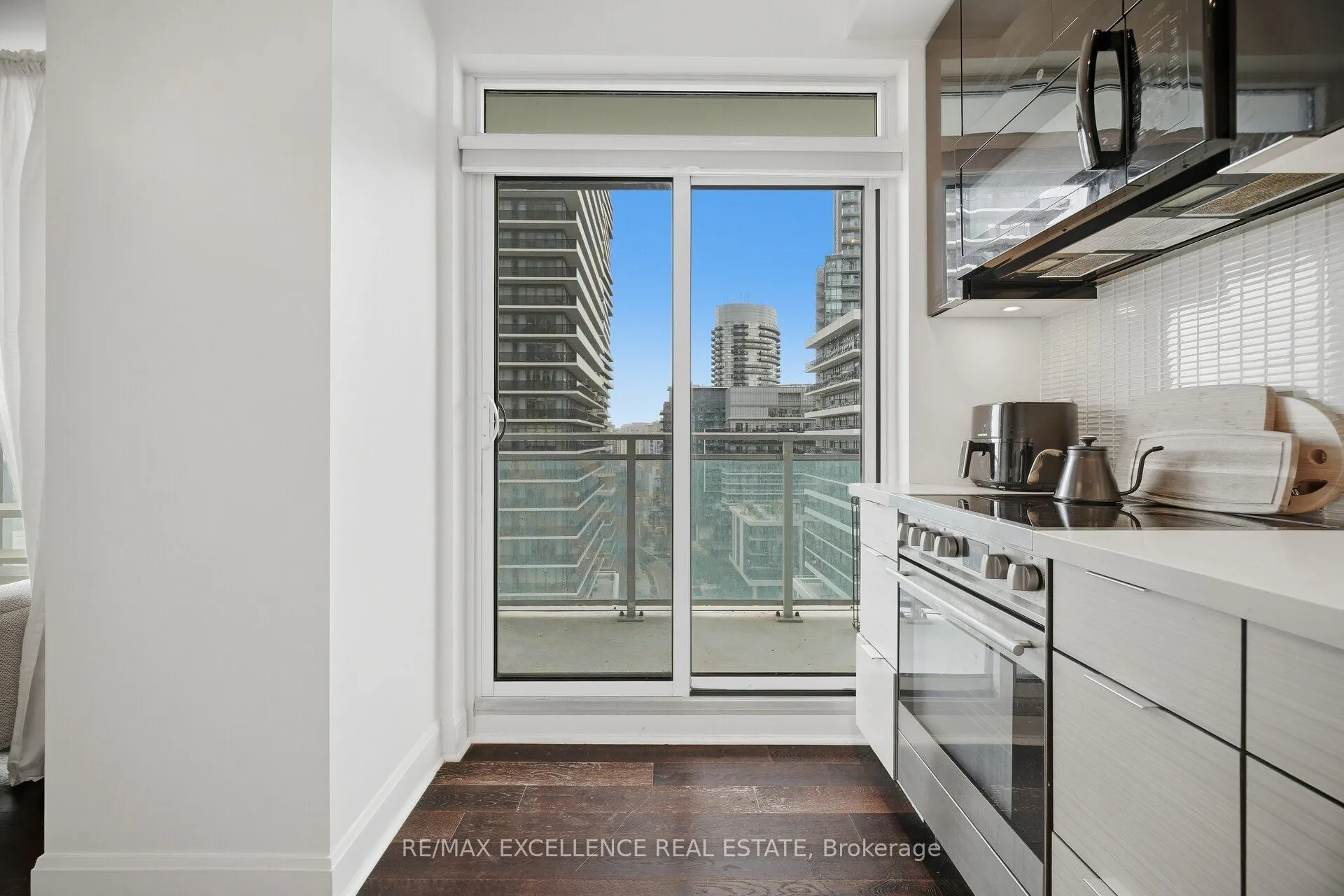 33 Shore Breeze Drive #1208