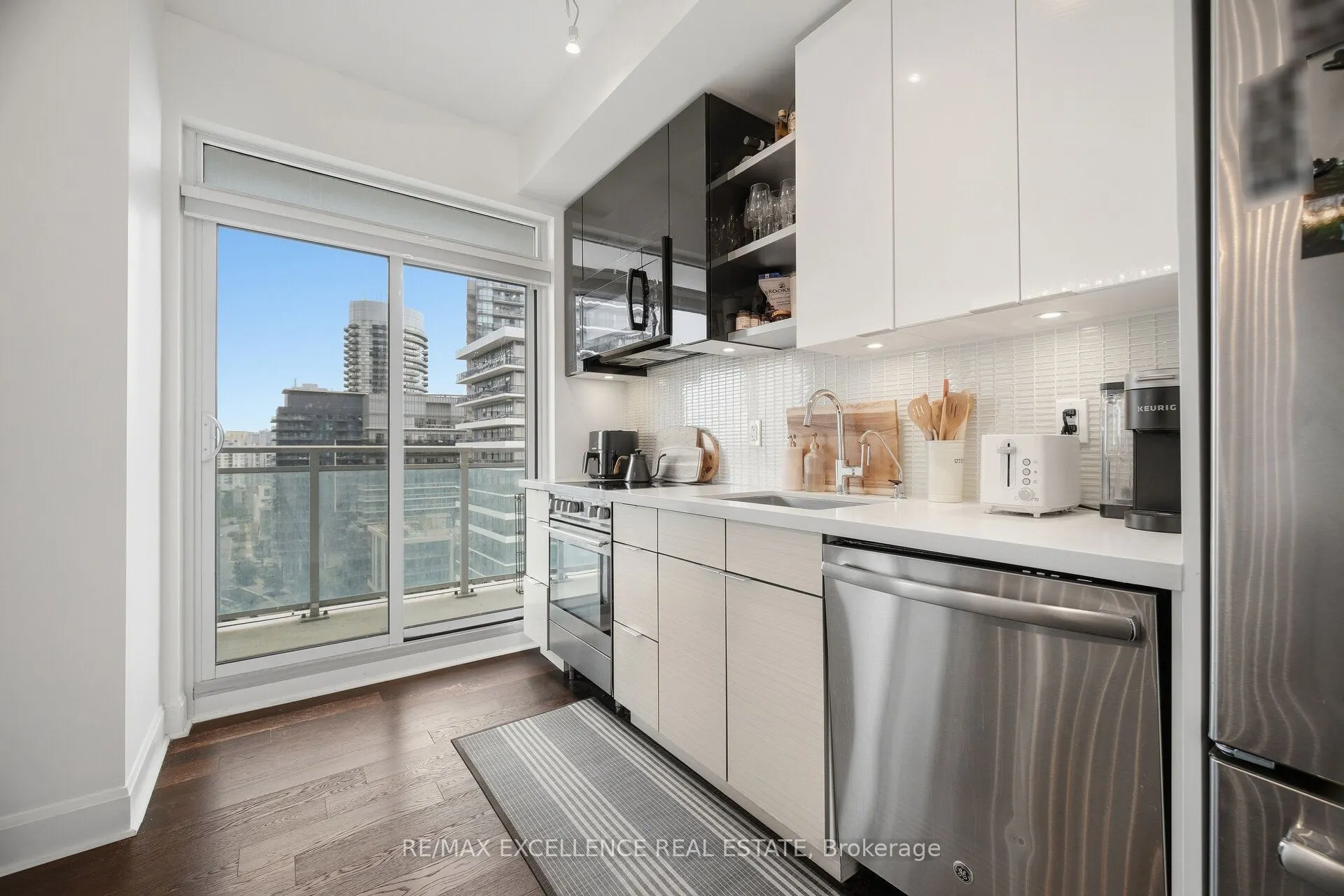 33 Shore Breeze Drive #1208