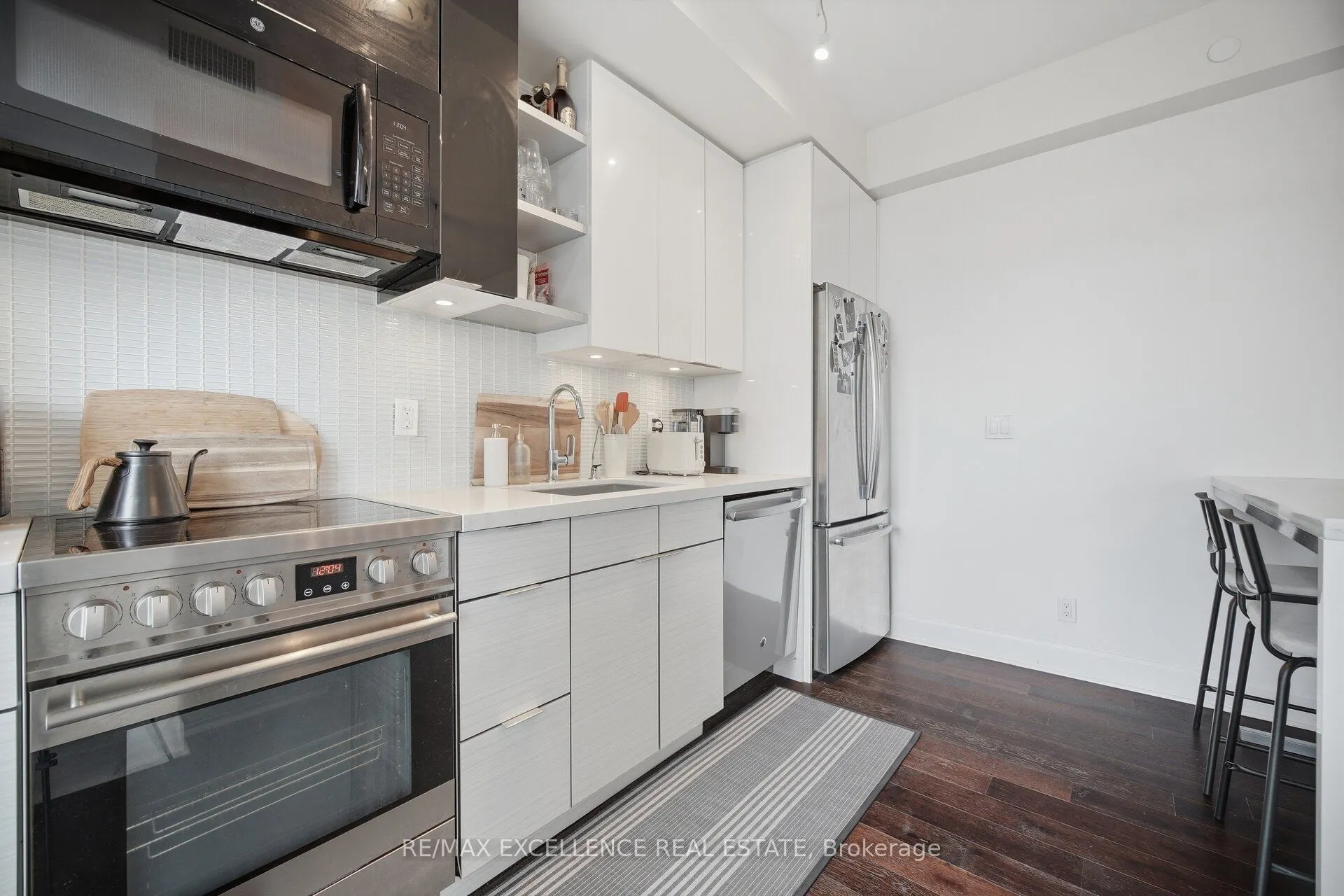 33 Shore Breeze Drive #1208