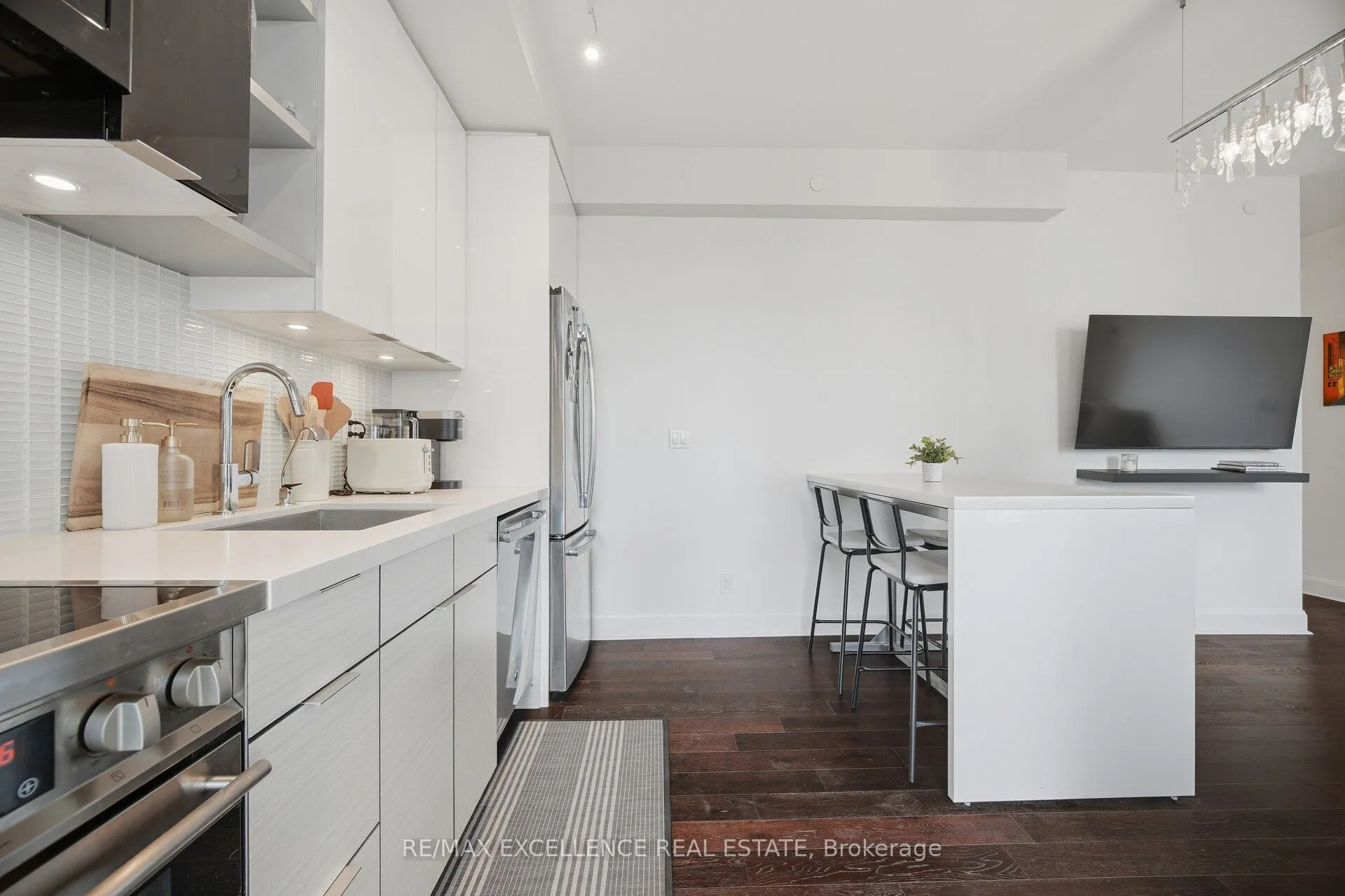 33 Shore Breeze Drive #1208