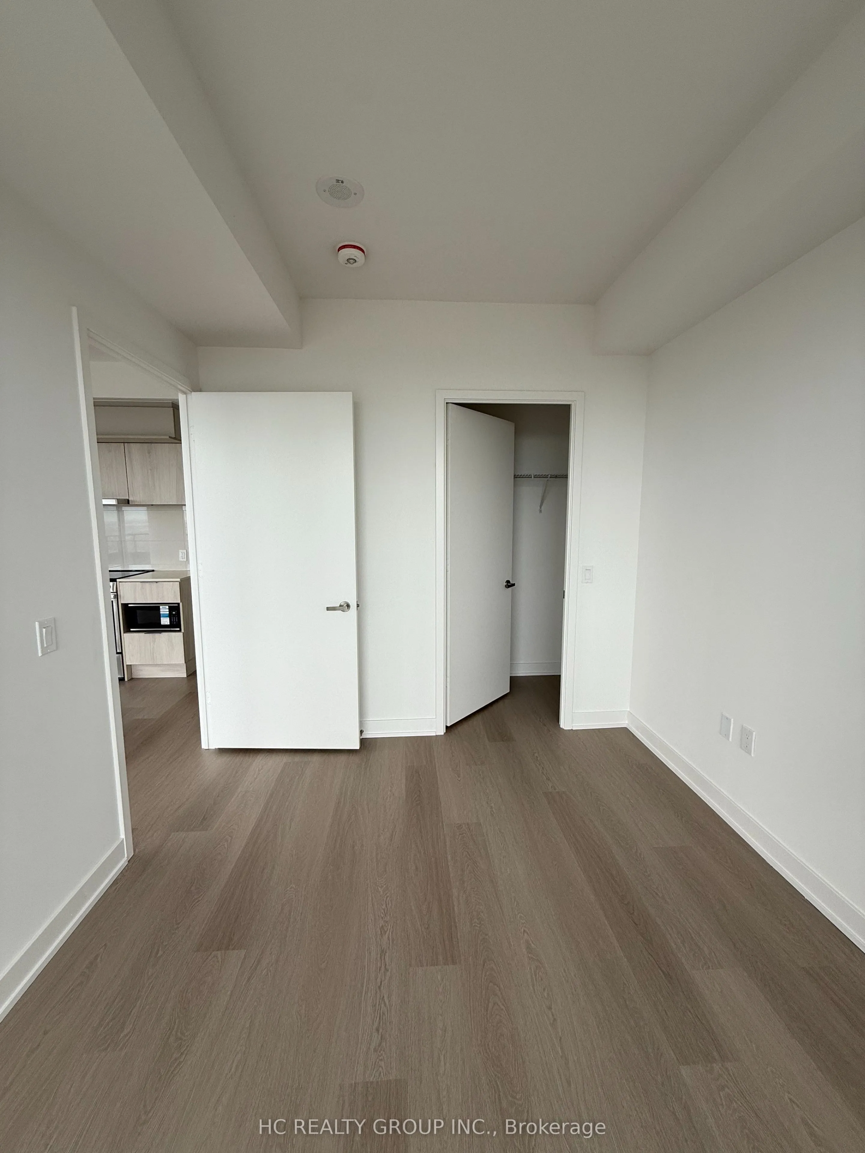 448 Burnhamthorpe Road #6305