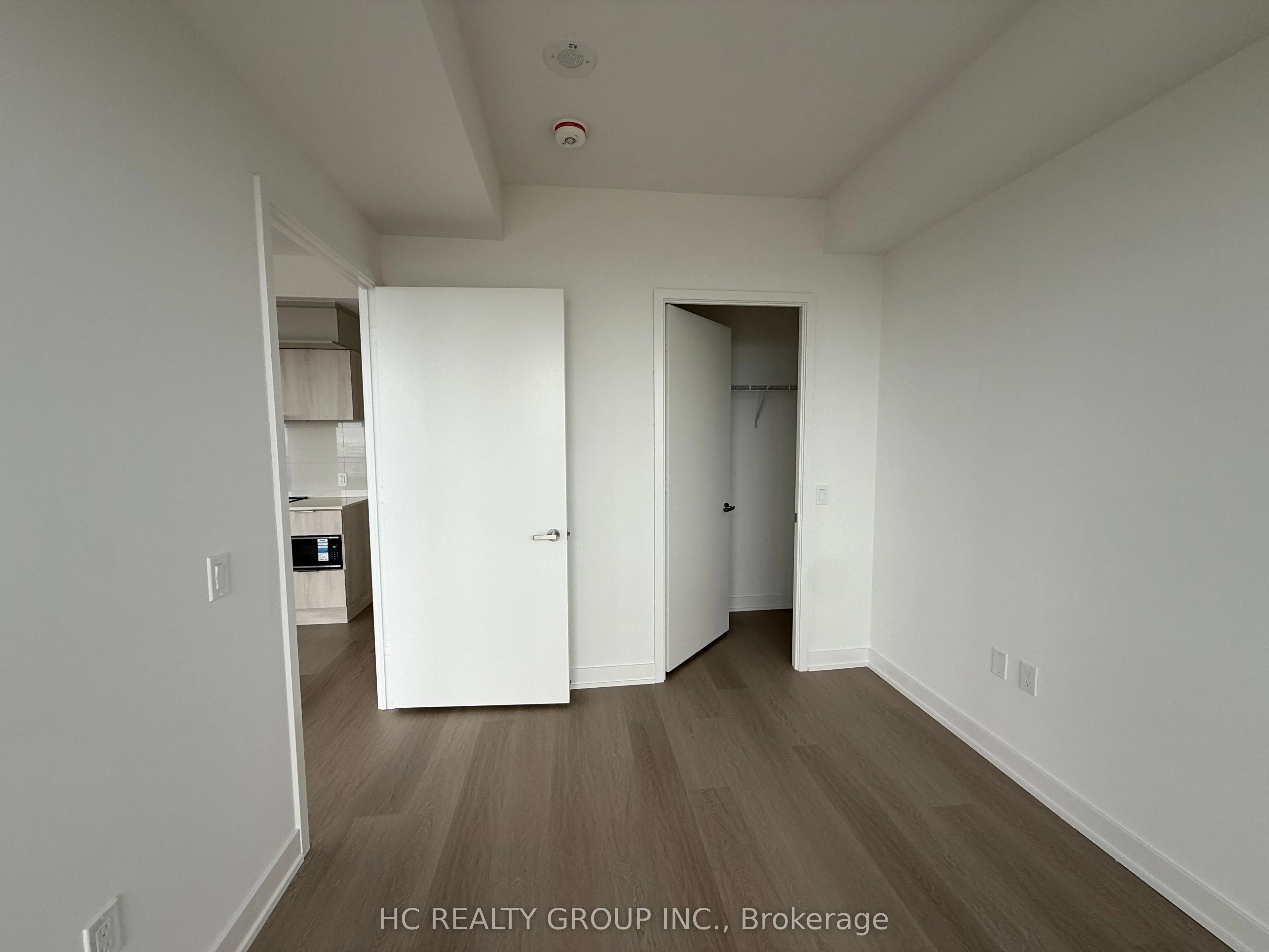 448 Burnhamthorpe Road #6305