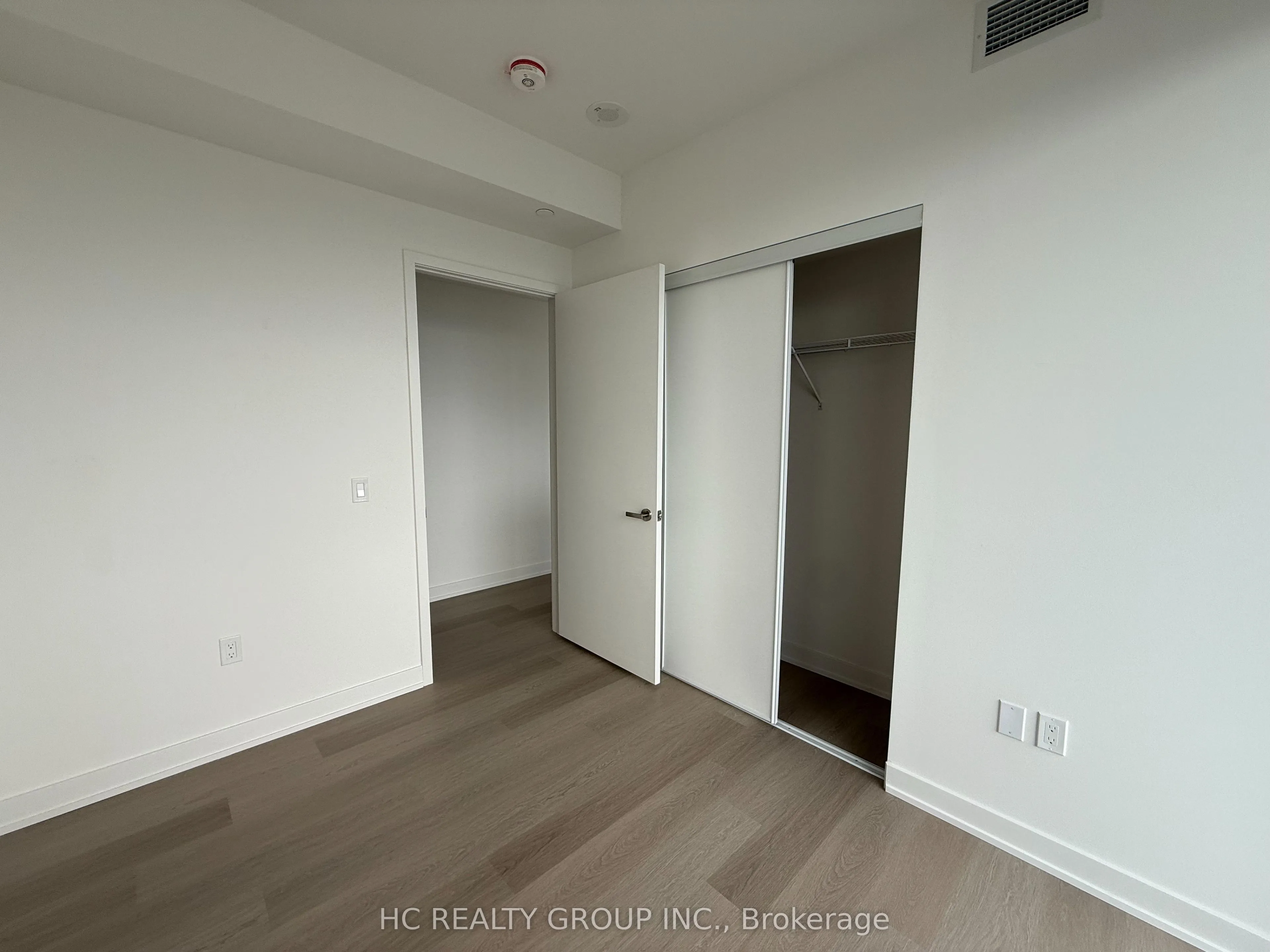 448 Burnhamthorpe Road #6305