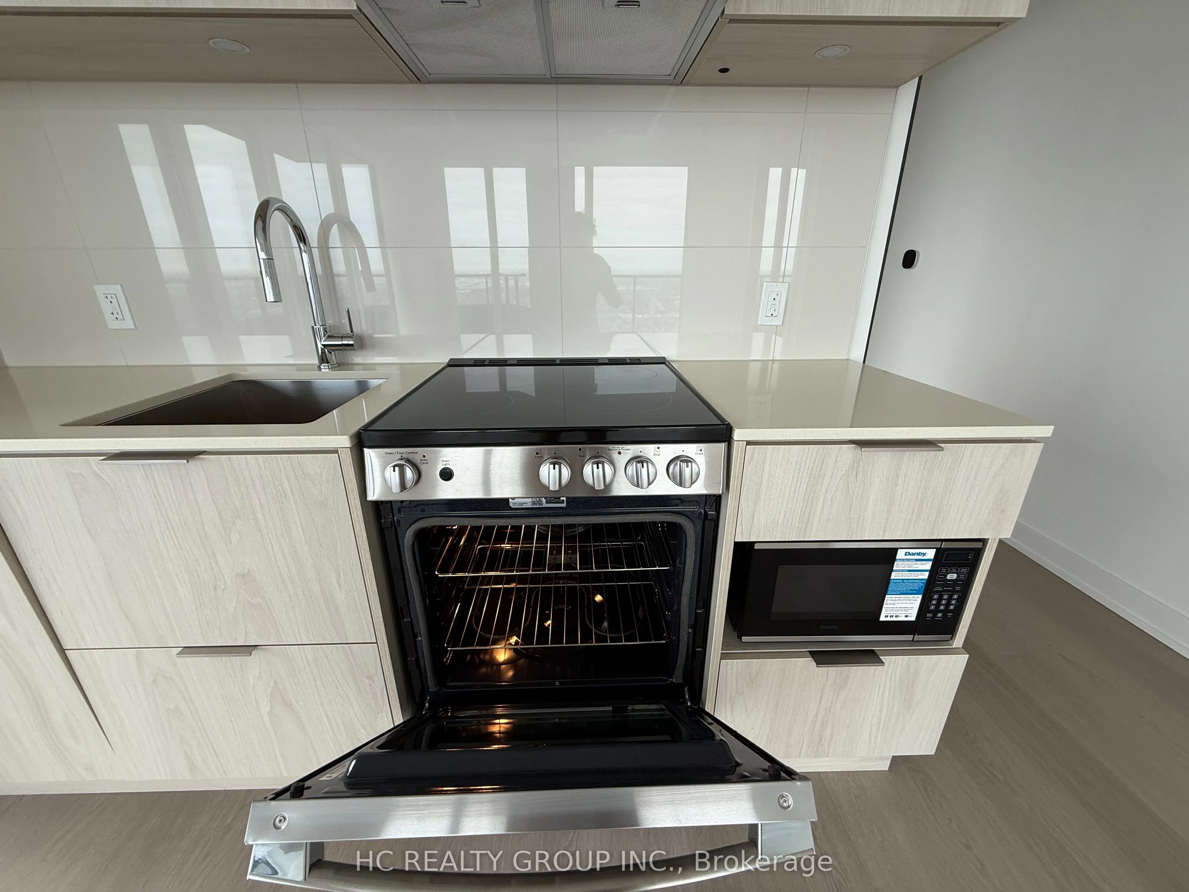 448 Burnhamthorpe Road #6305