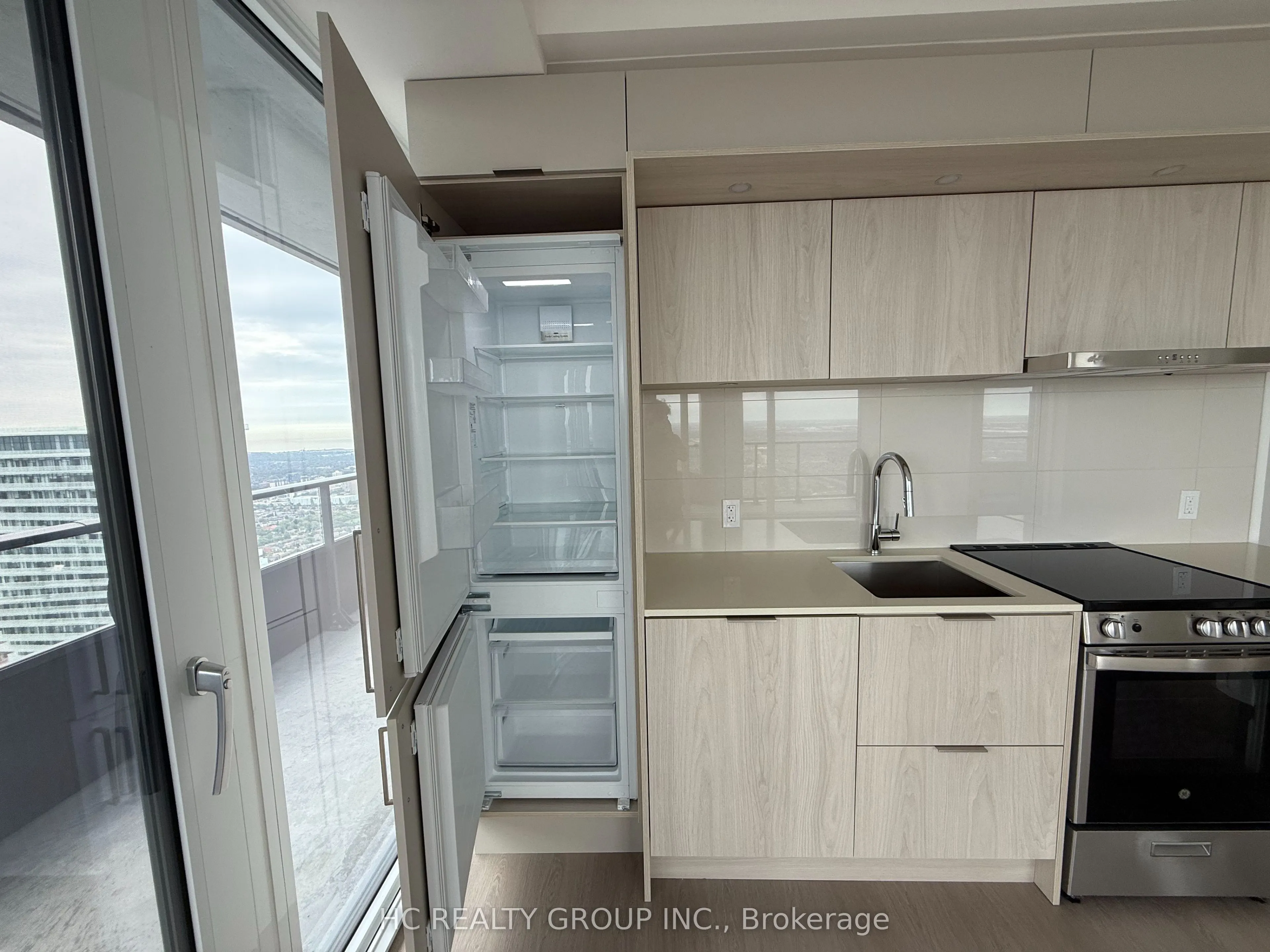 448 Burnhamthorpe Road #6305