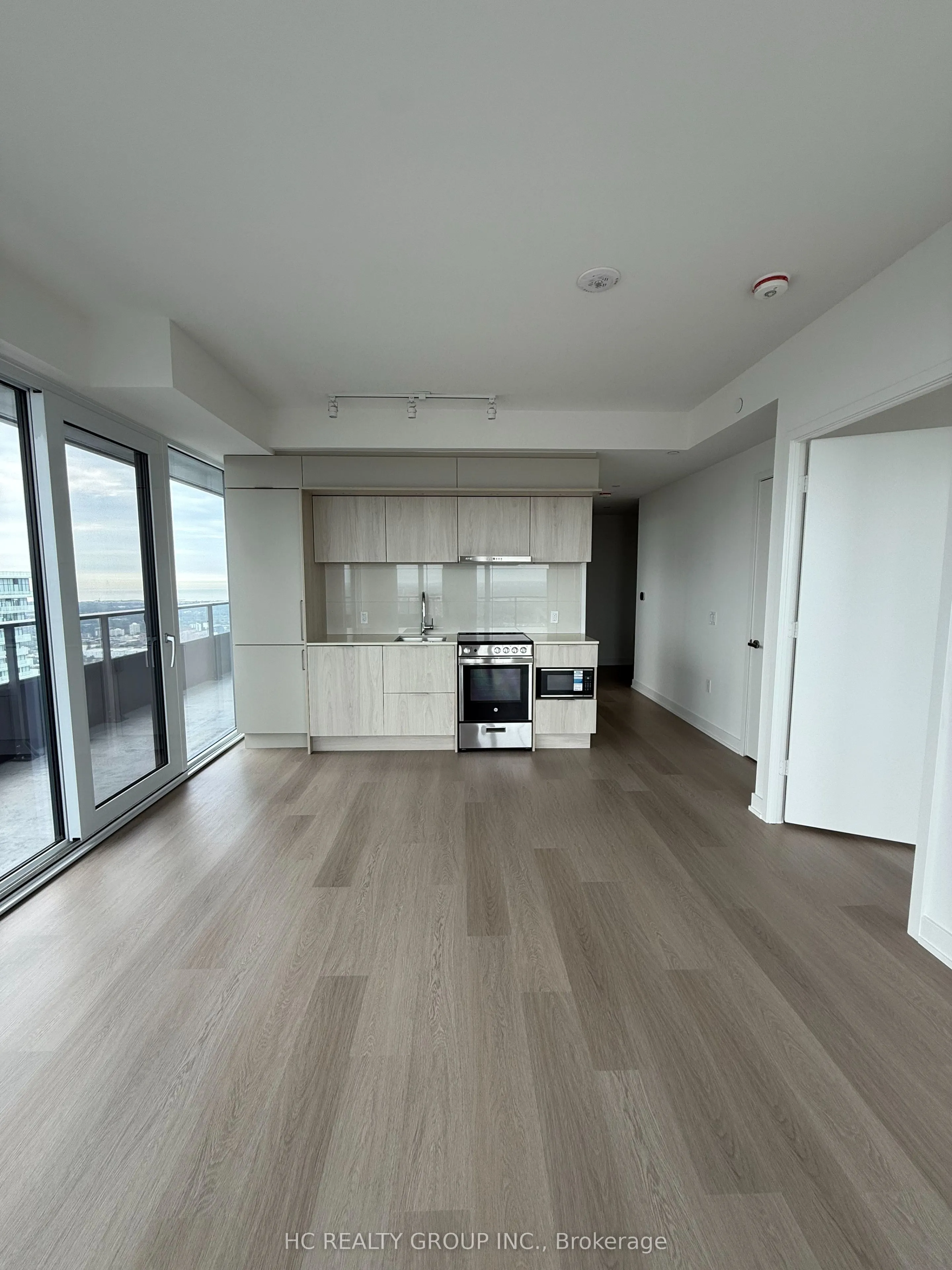 448 Burnhamthorpe Road #6305