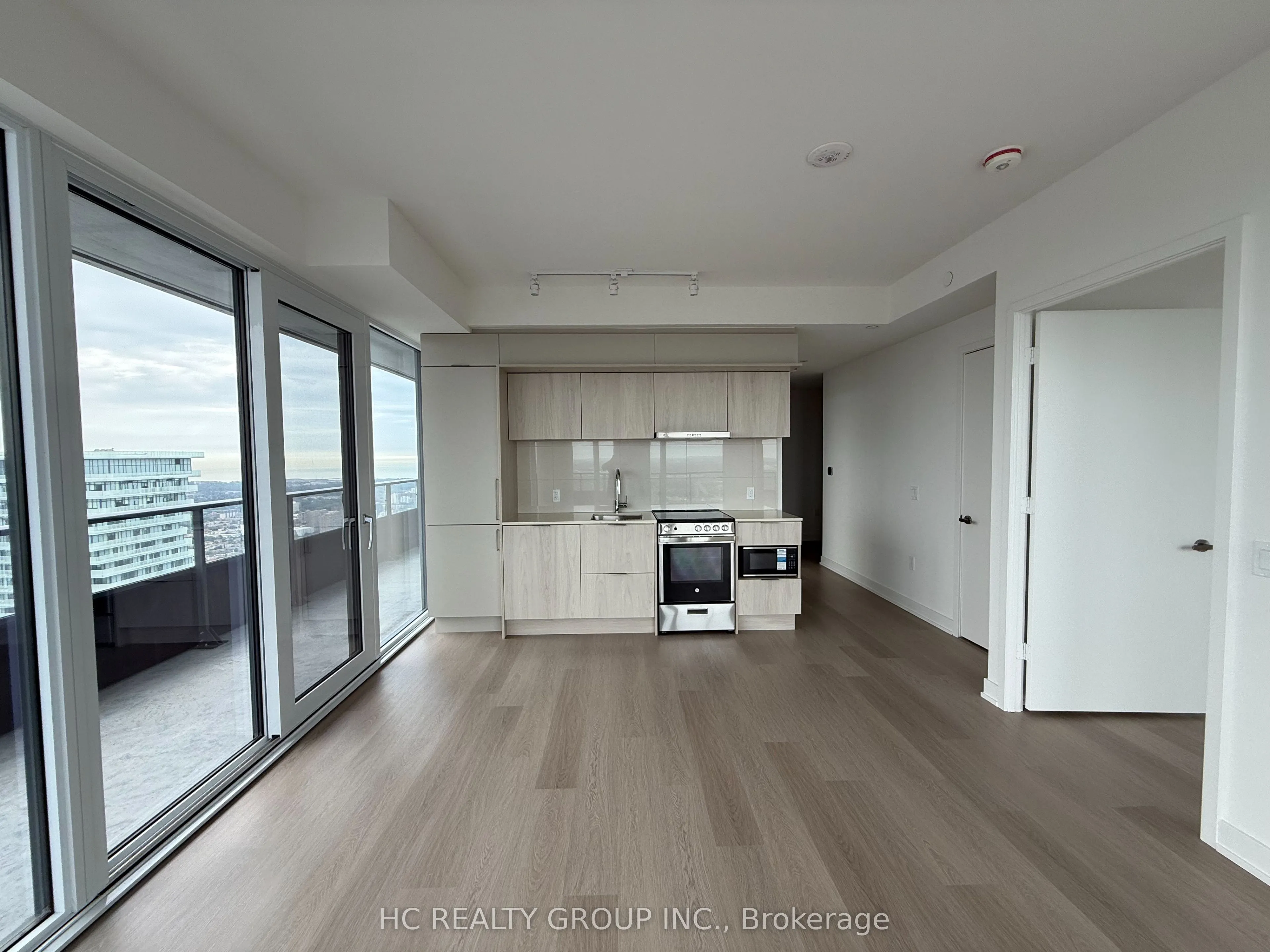 448 Burnhamthorpe Road #6305