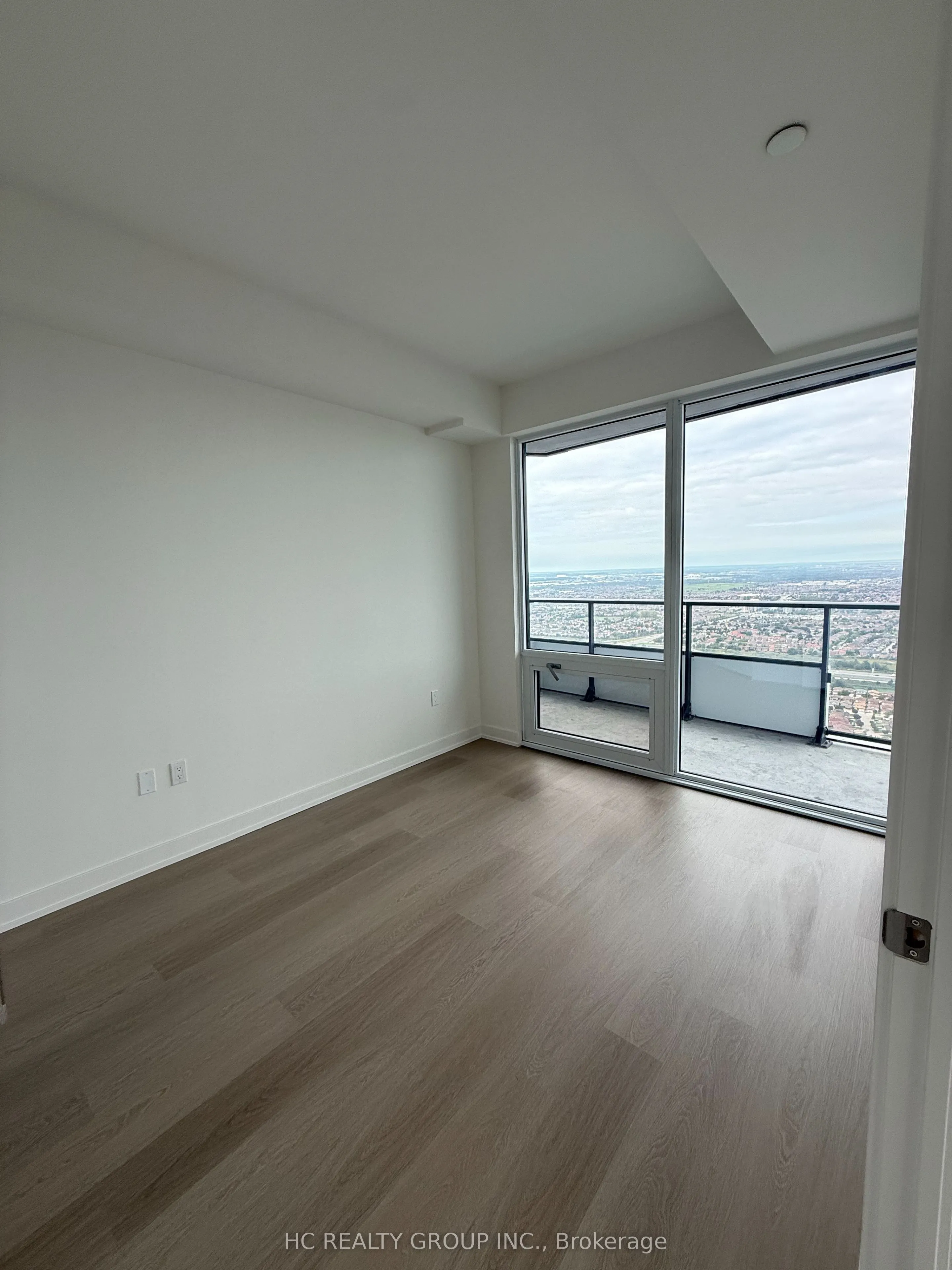 448 Burnhamthorpe Road #6305
