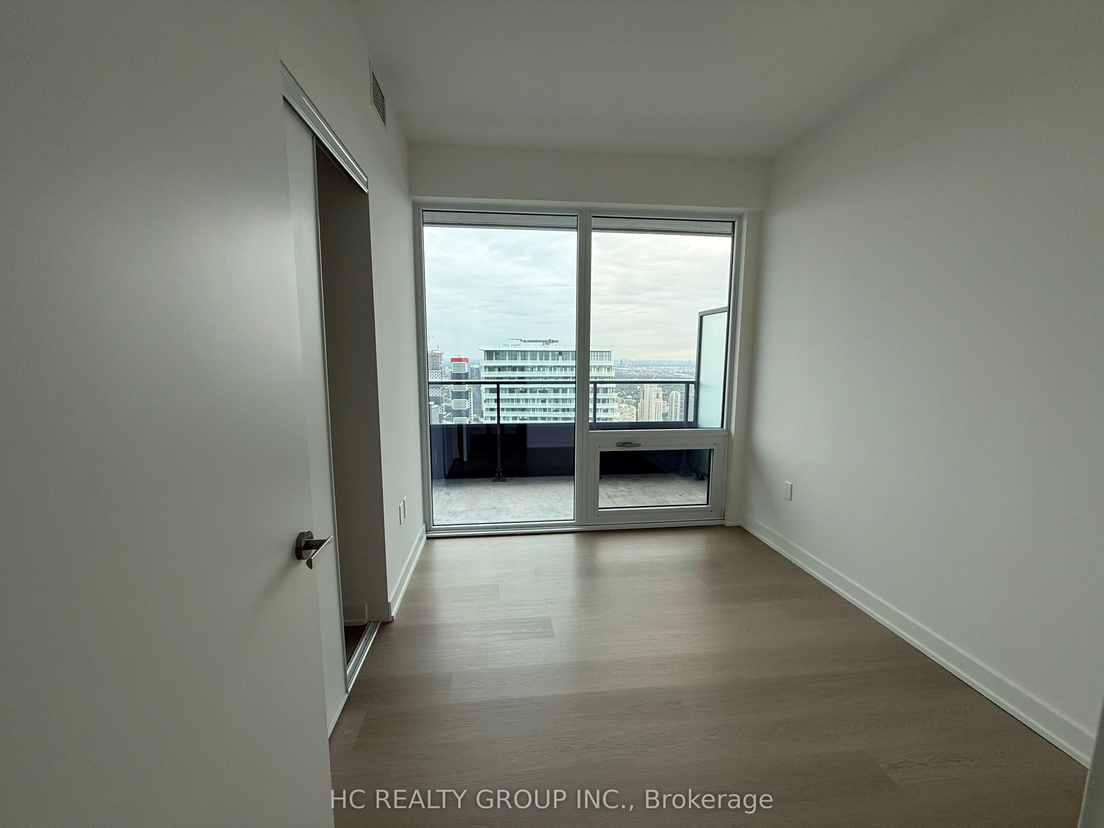 448 Burnhamthorpe Road #6305
