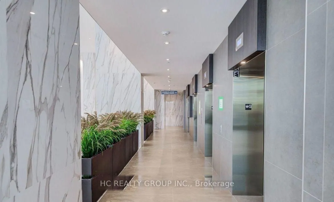 448 Burnhamthorpe Road #6305