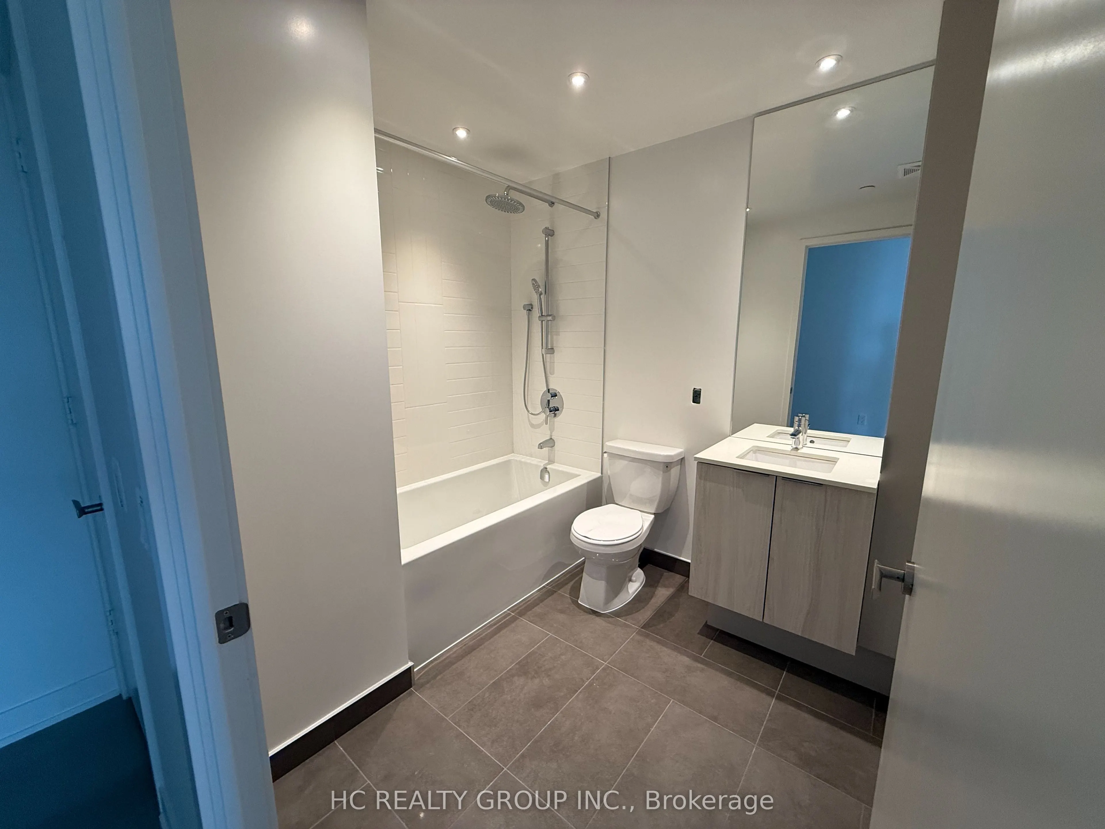 448 Burnhamthorpe Road #6305