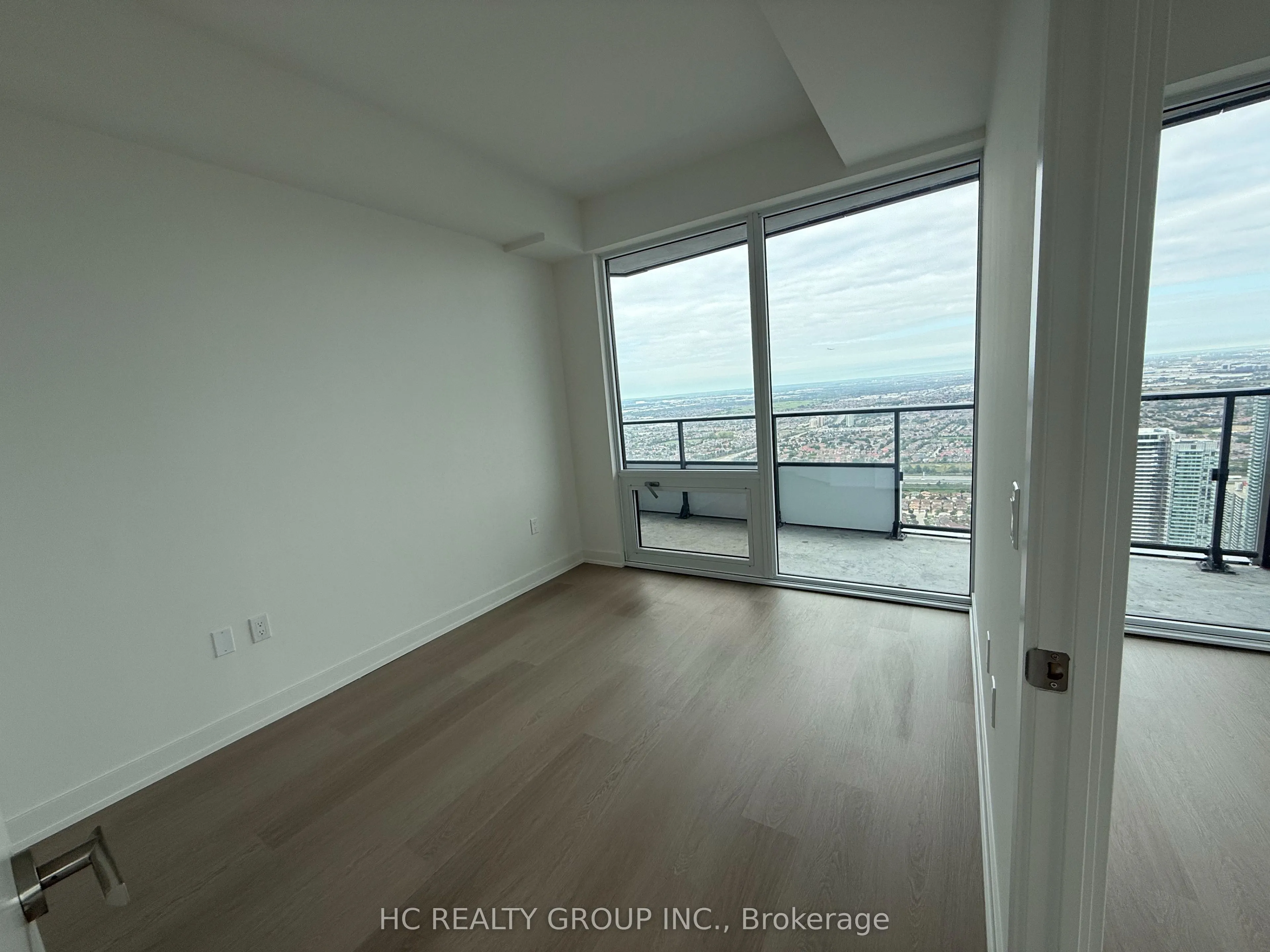 448 Burnhamthorpe Road #6305