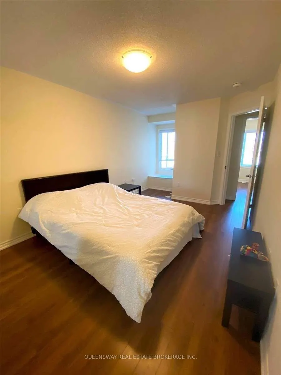 649 Laking Terrace