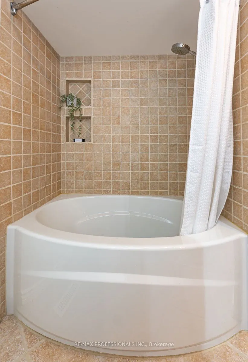 1951 Rathburn Road E #176