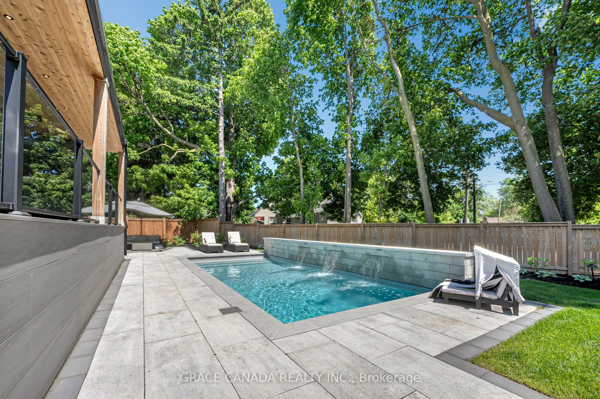 527 Oneida Drive