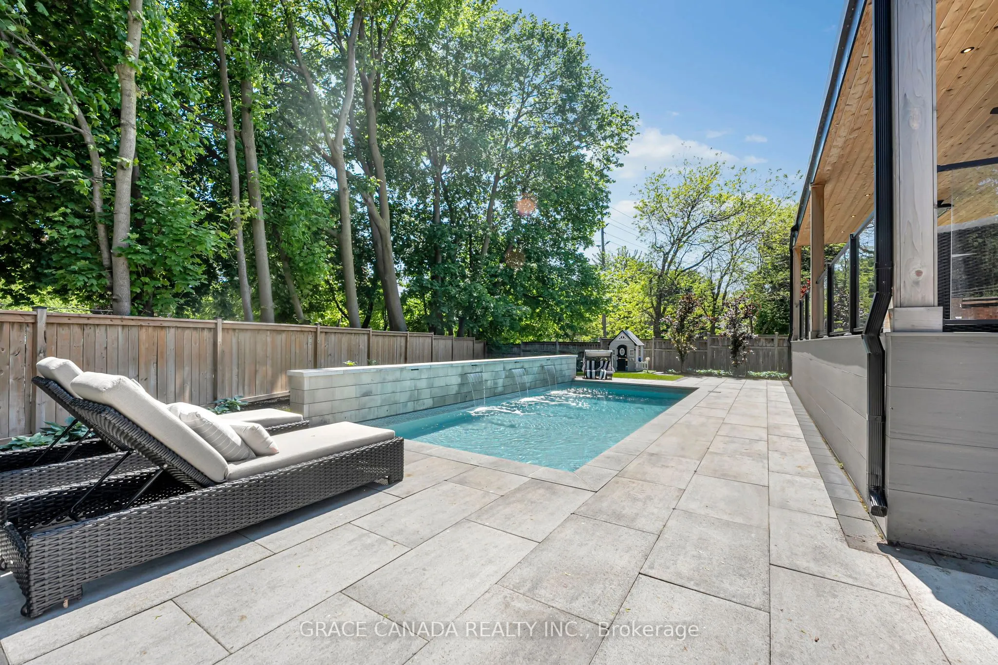527 Oneida Drive