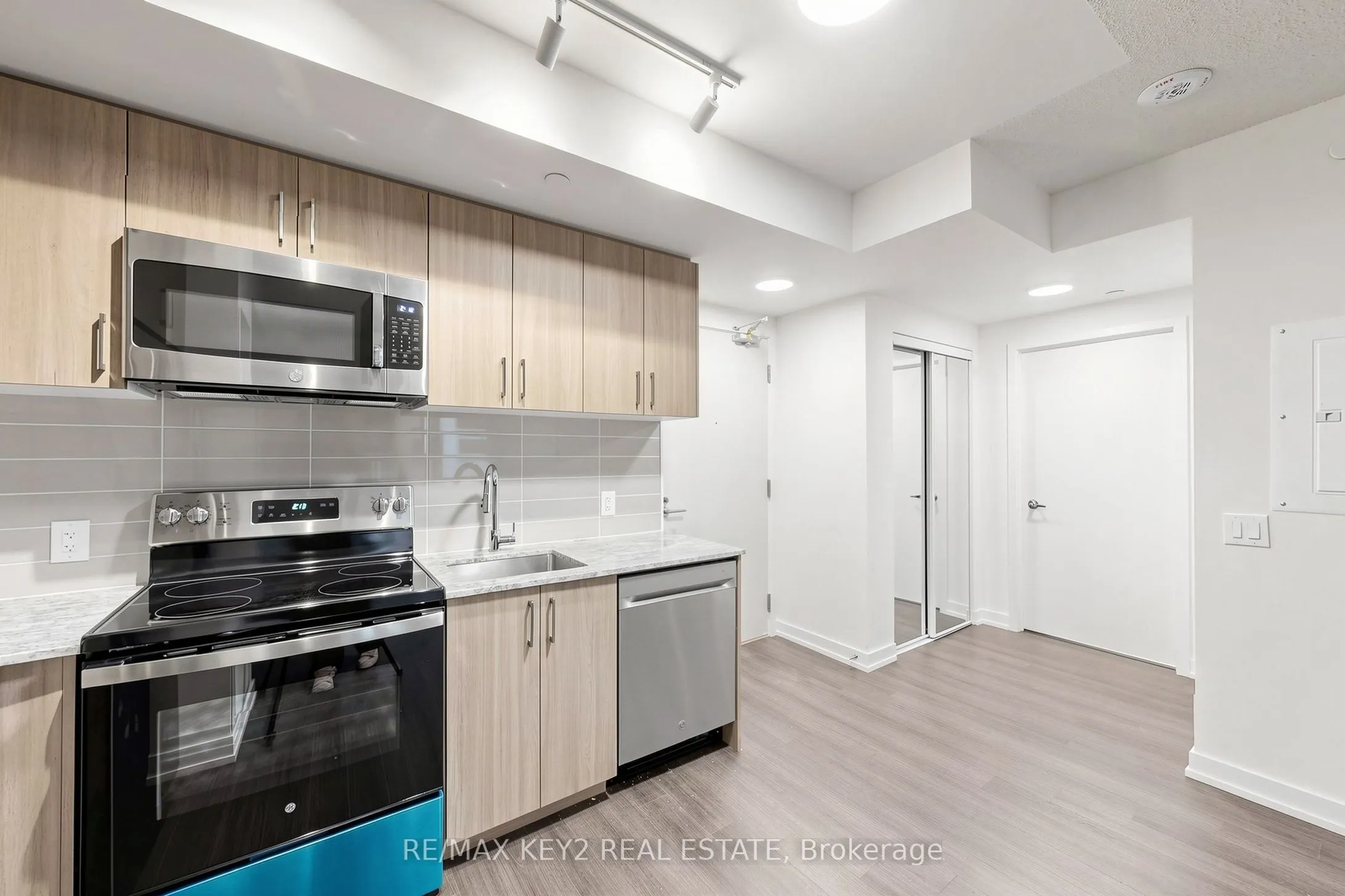 4010 Eglinton Avenue W #206