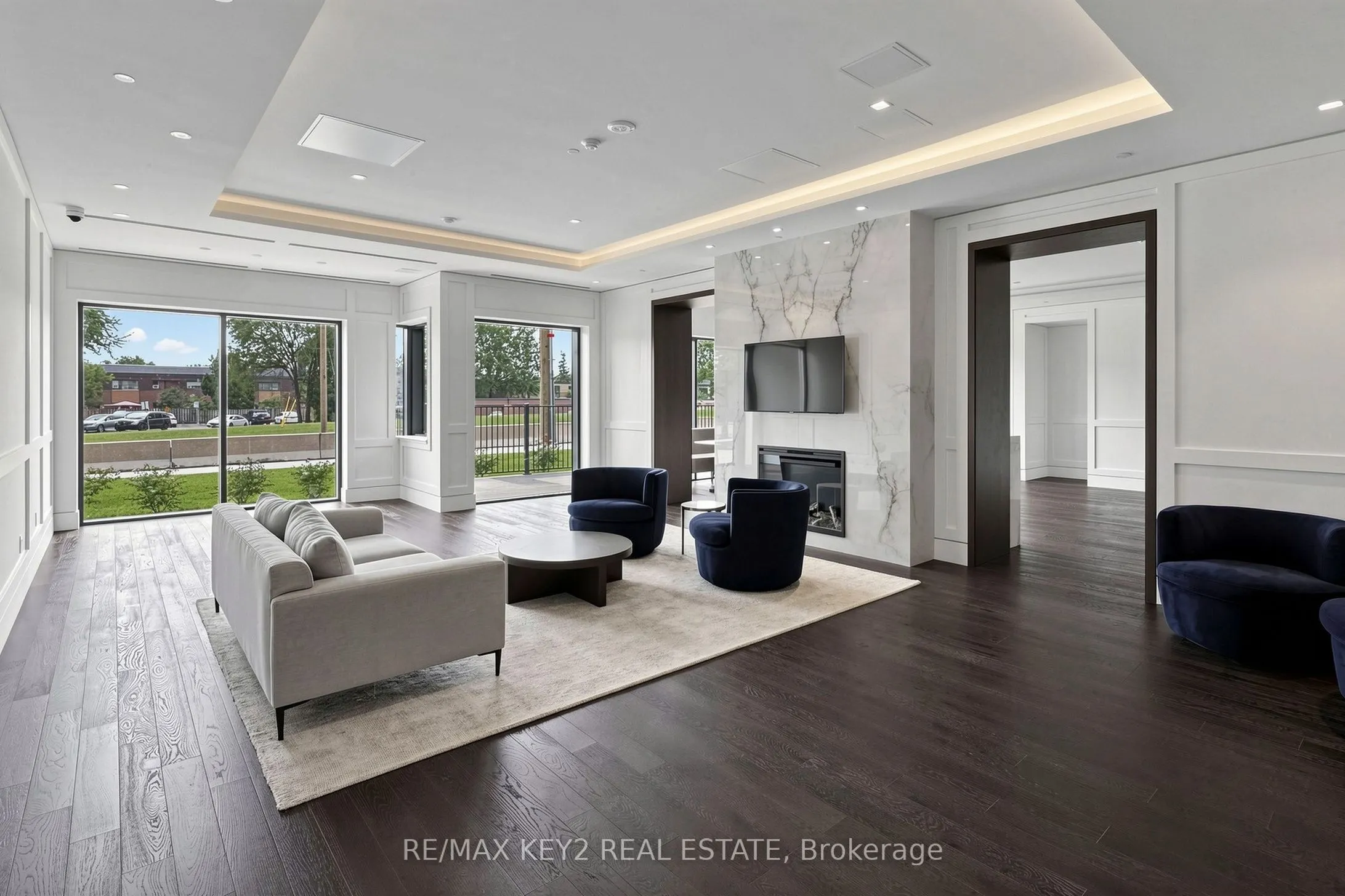 4010 Eglinton Avenue W #206