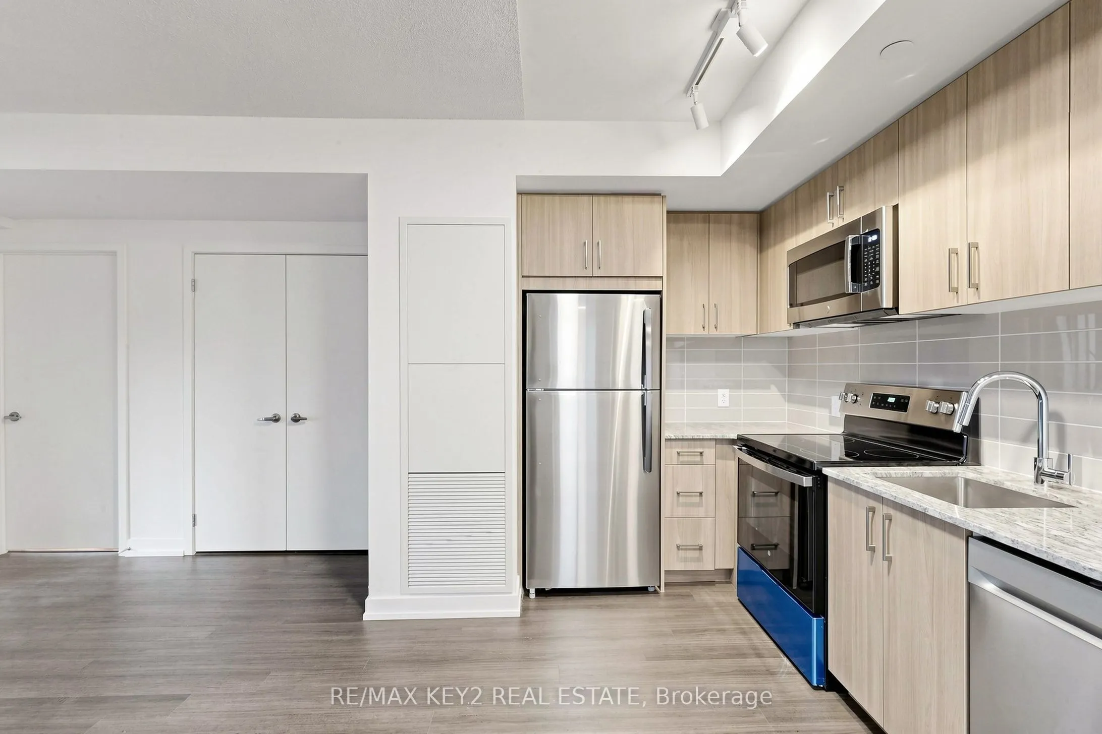 4010 Eglinton Avenue W #206