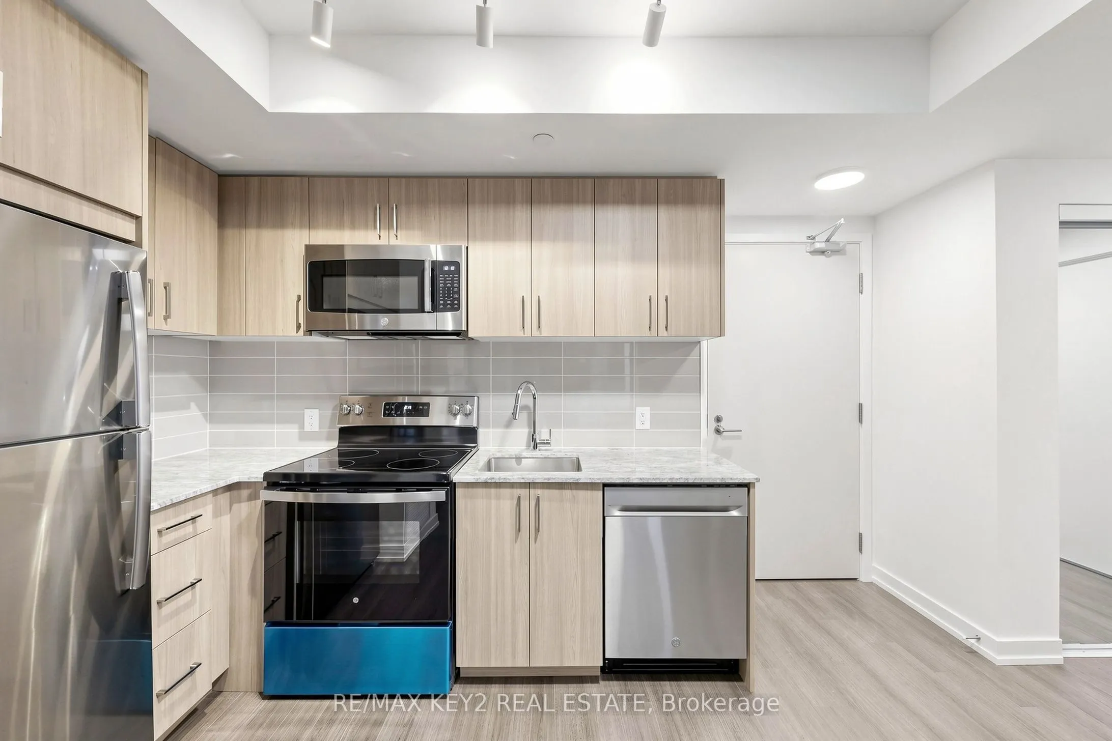 4010 Eglinton Avenue W #206