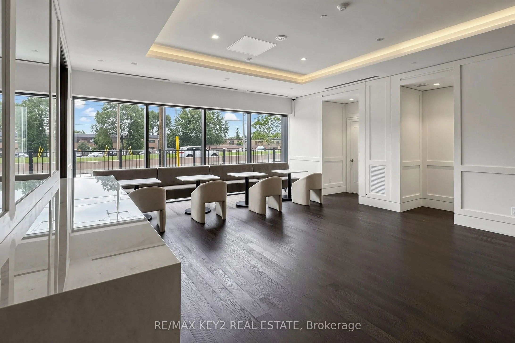 4010 Eglinton Avenue W #206
