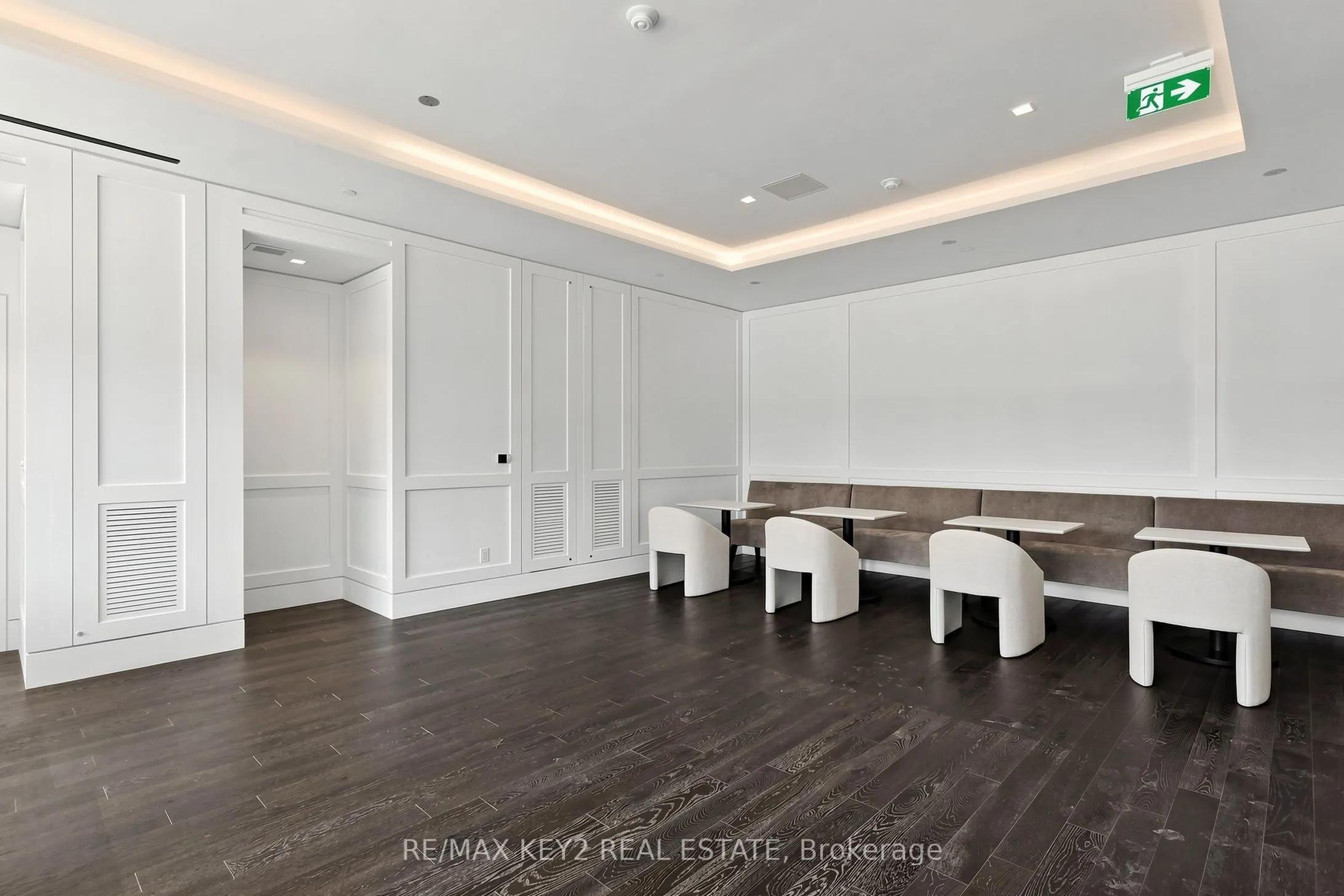 4010 Eglinton Avenue W #206