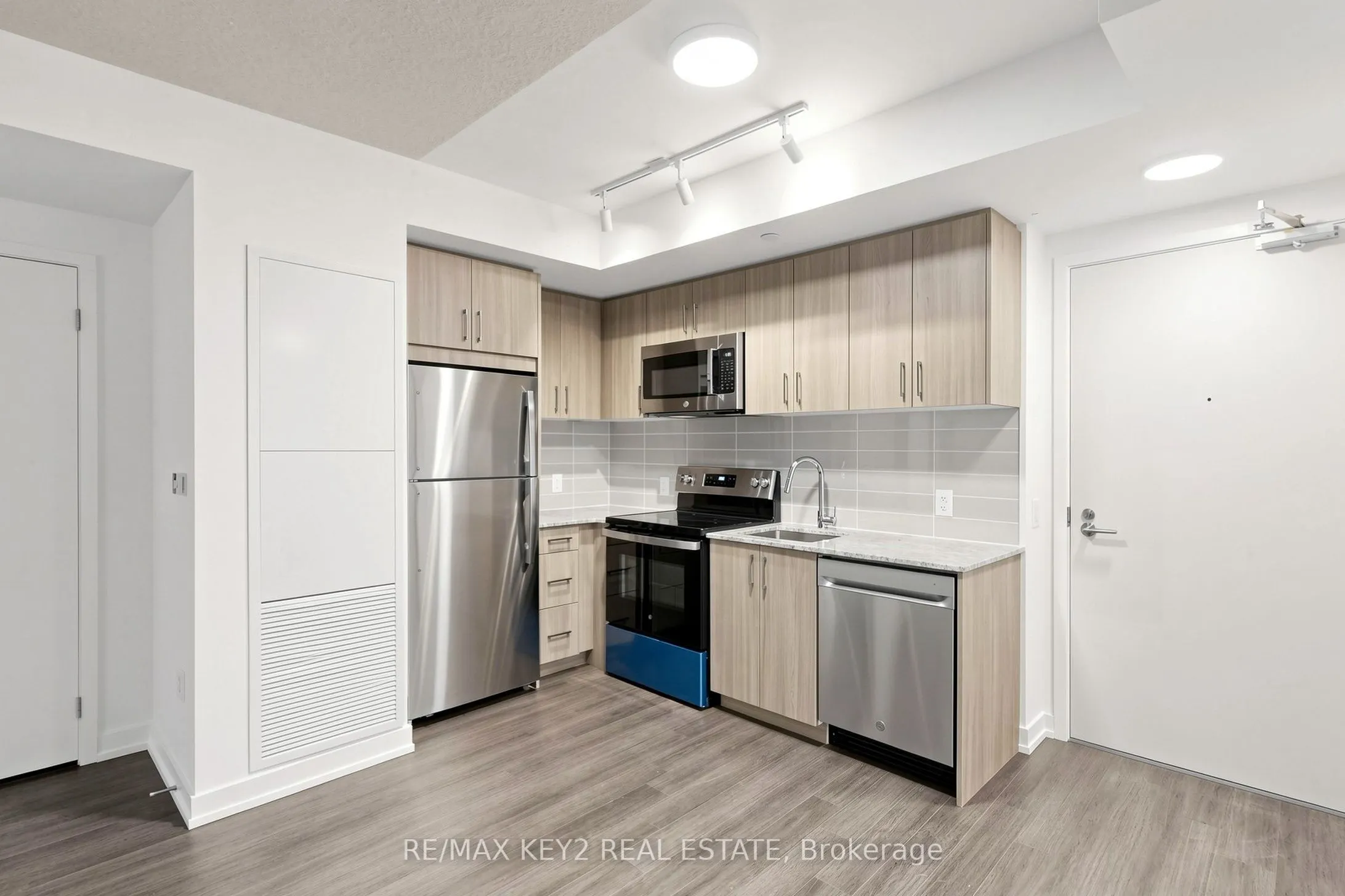 4010 Eglinton Avenue W #206