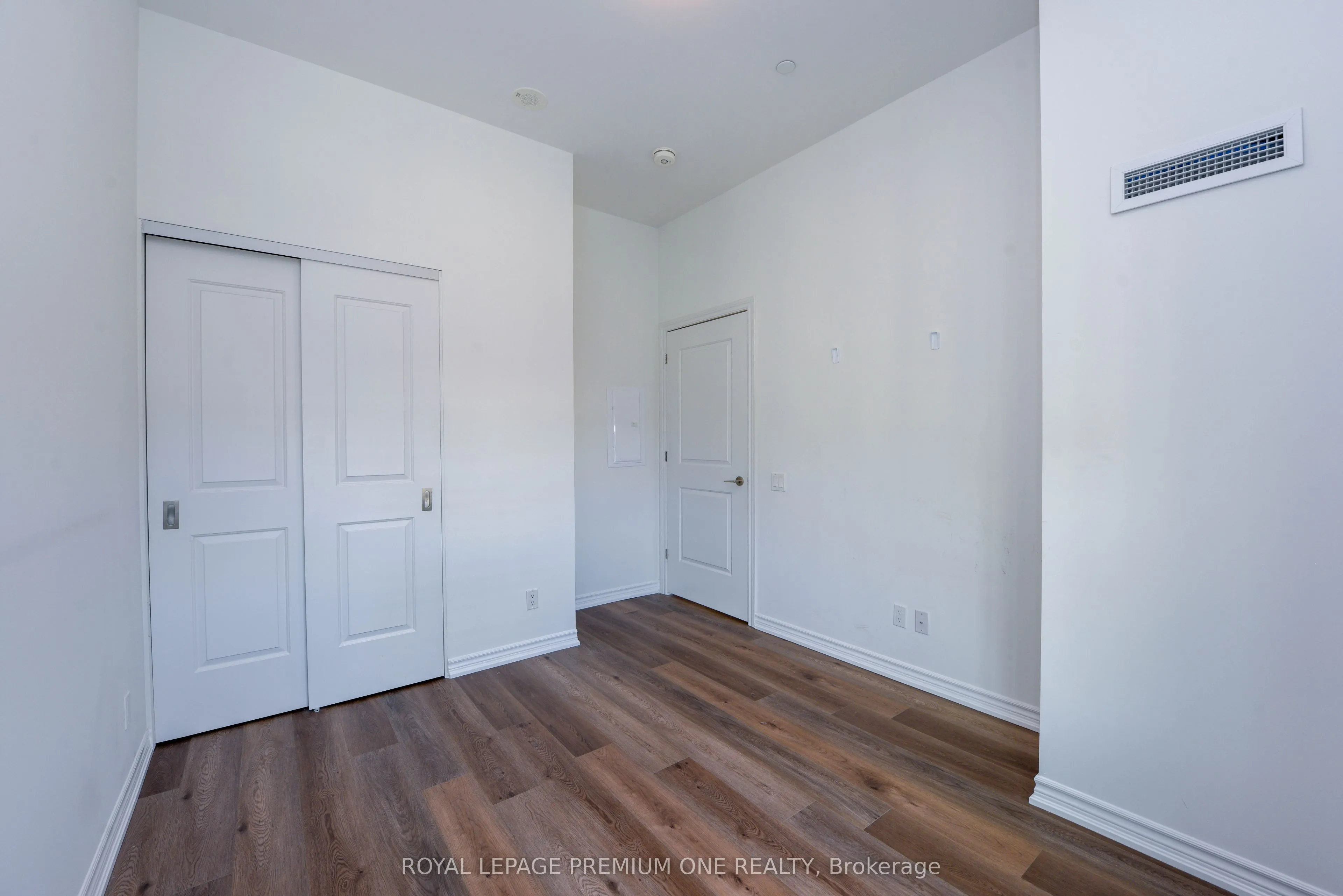 571 PRINCE EDWARD Drive N #610