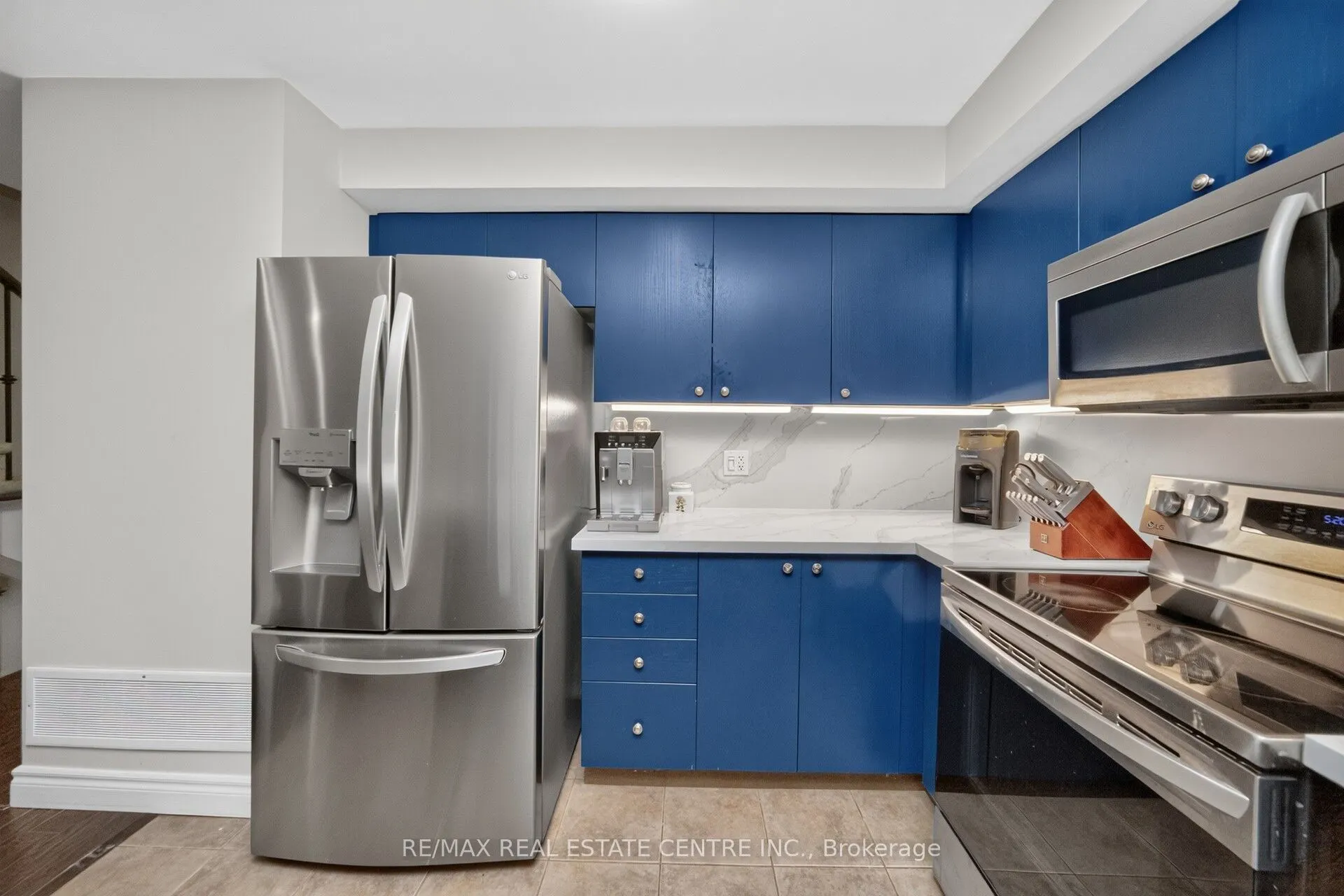 3335 Thomas Street E #6