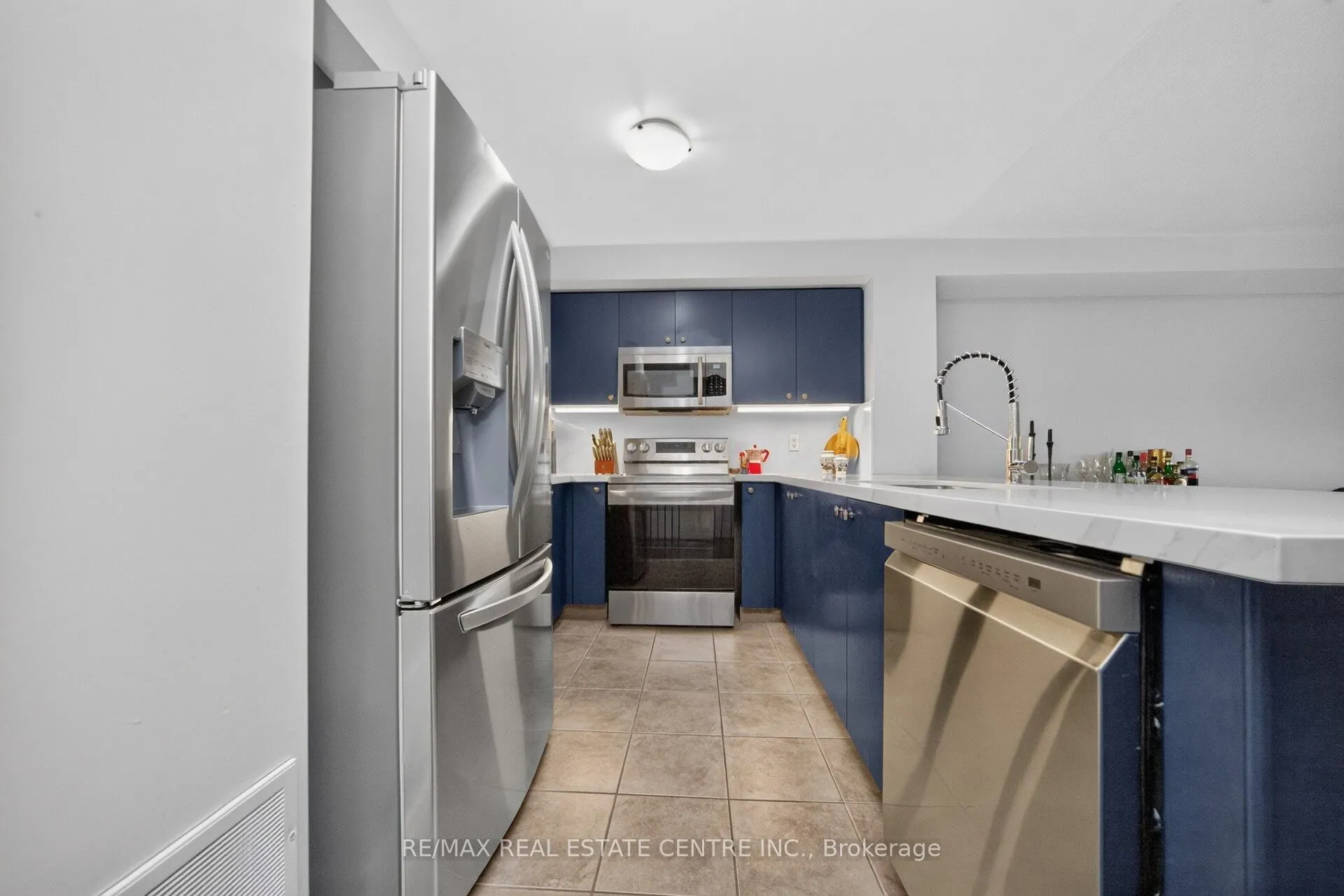 3335 Thomas Street E #6