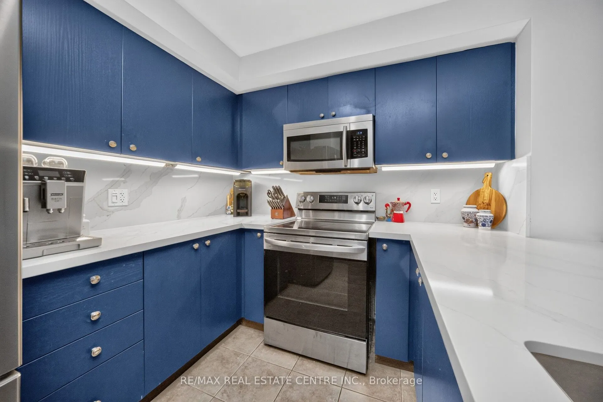 3335 Thomas Street E #6