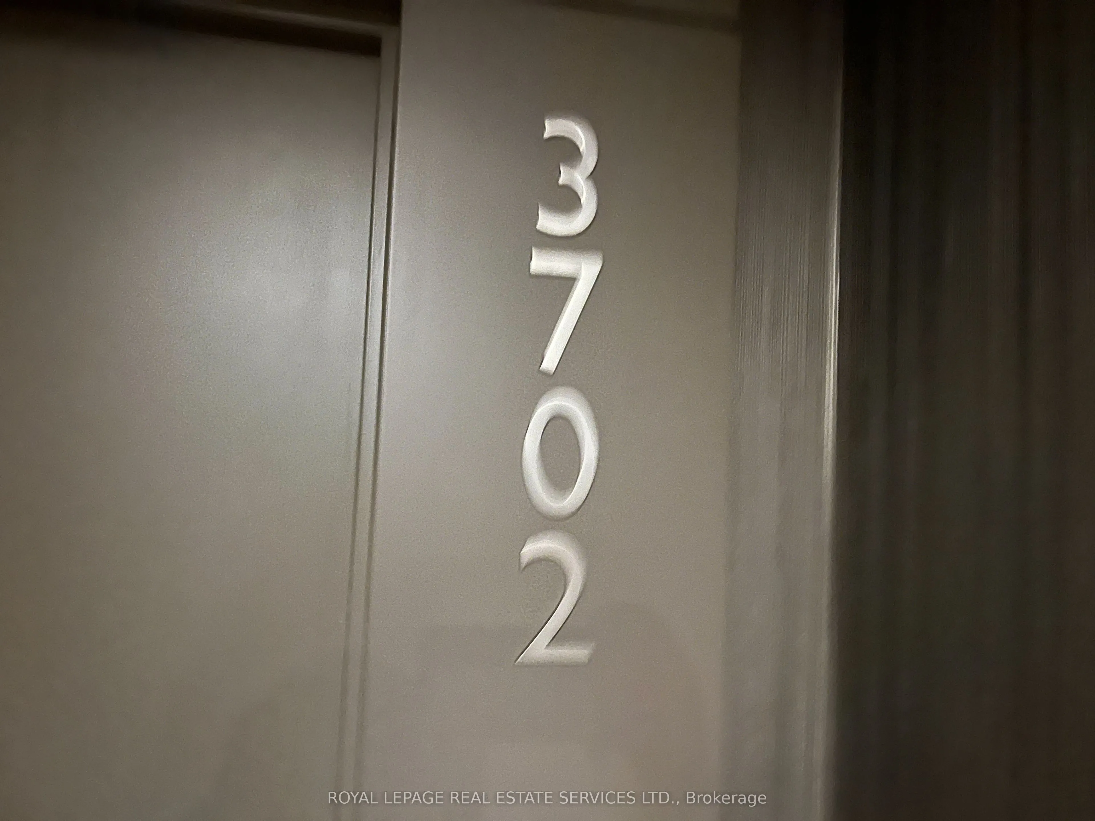 448 Burnhamthorpe Road #3702