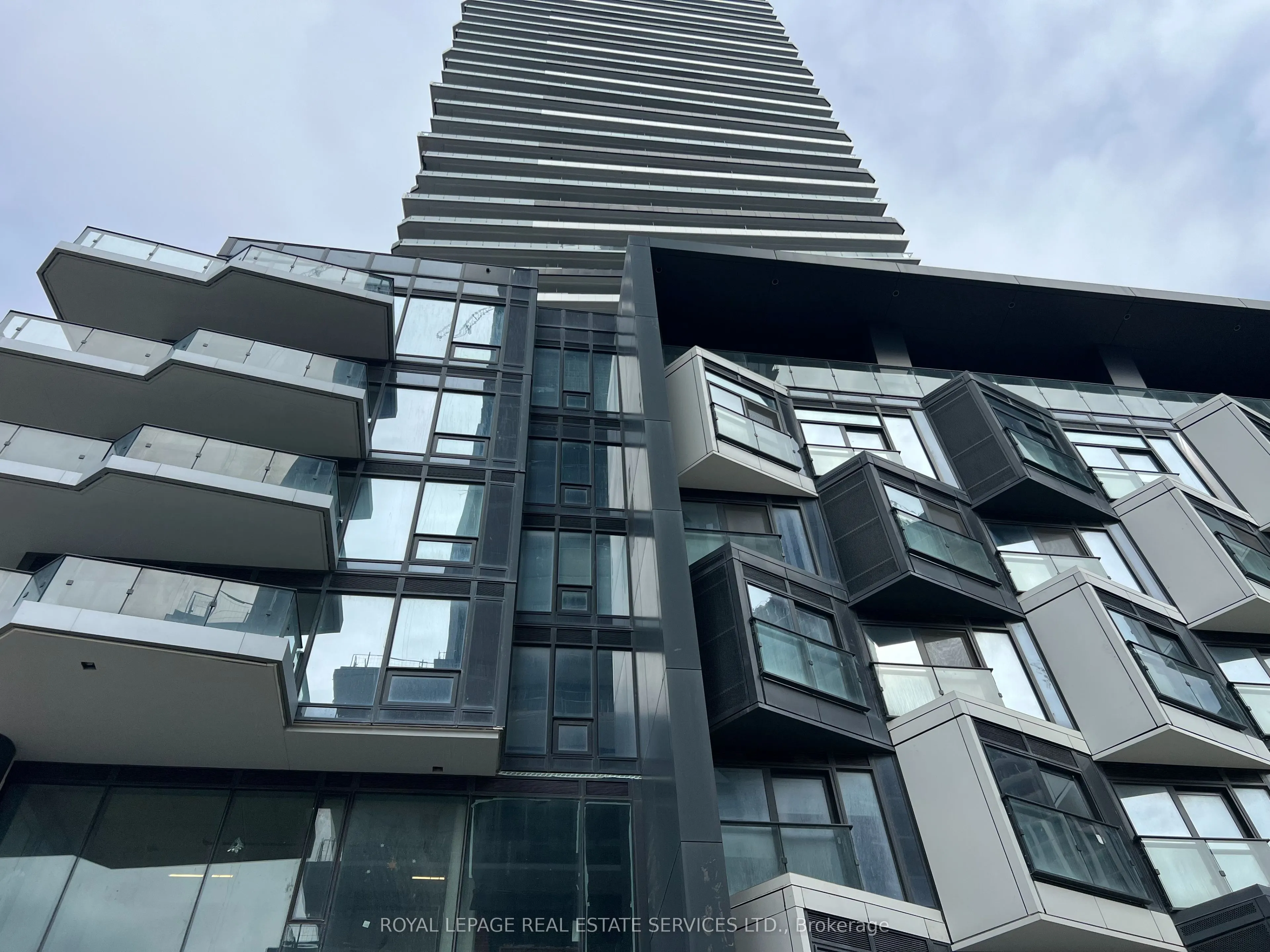 448 Burnhamthorpe Road #3702
