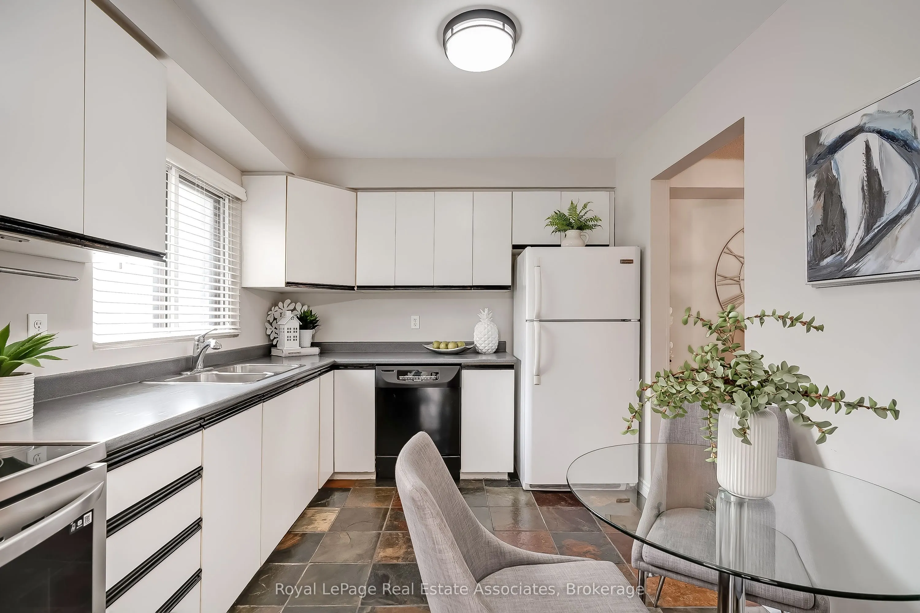 2779 Gananoque Drive #42