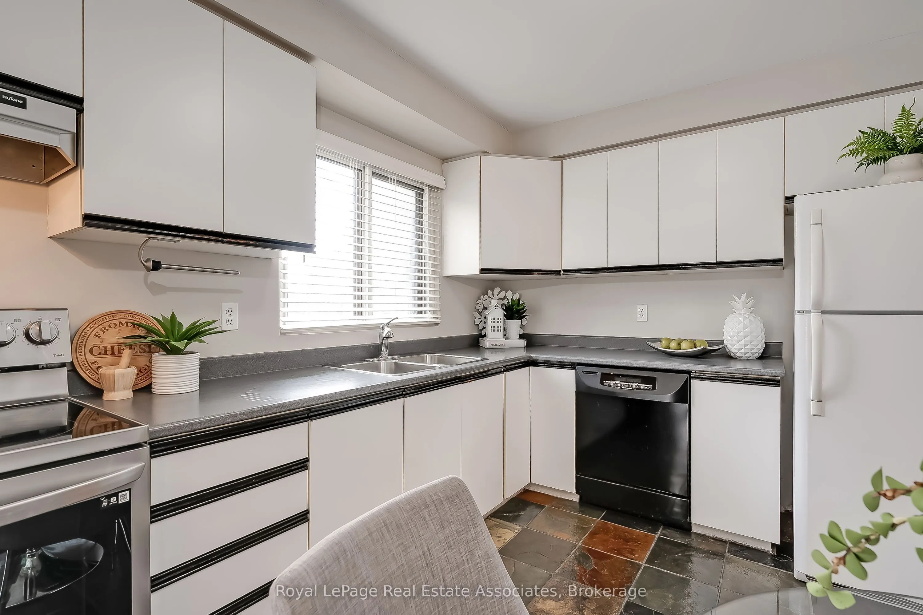 2779 Gananoque Drive #42