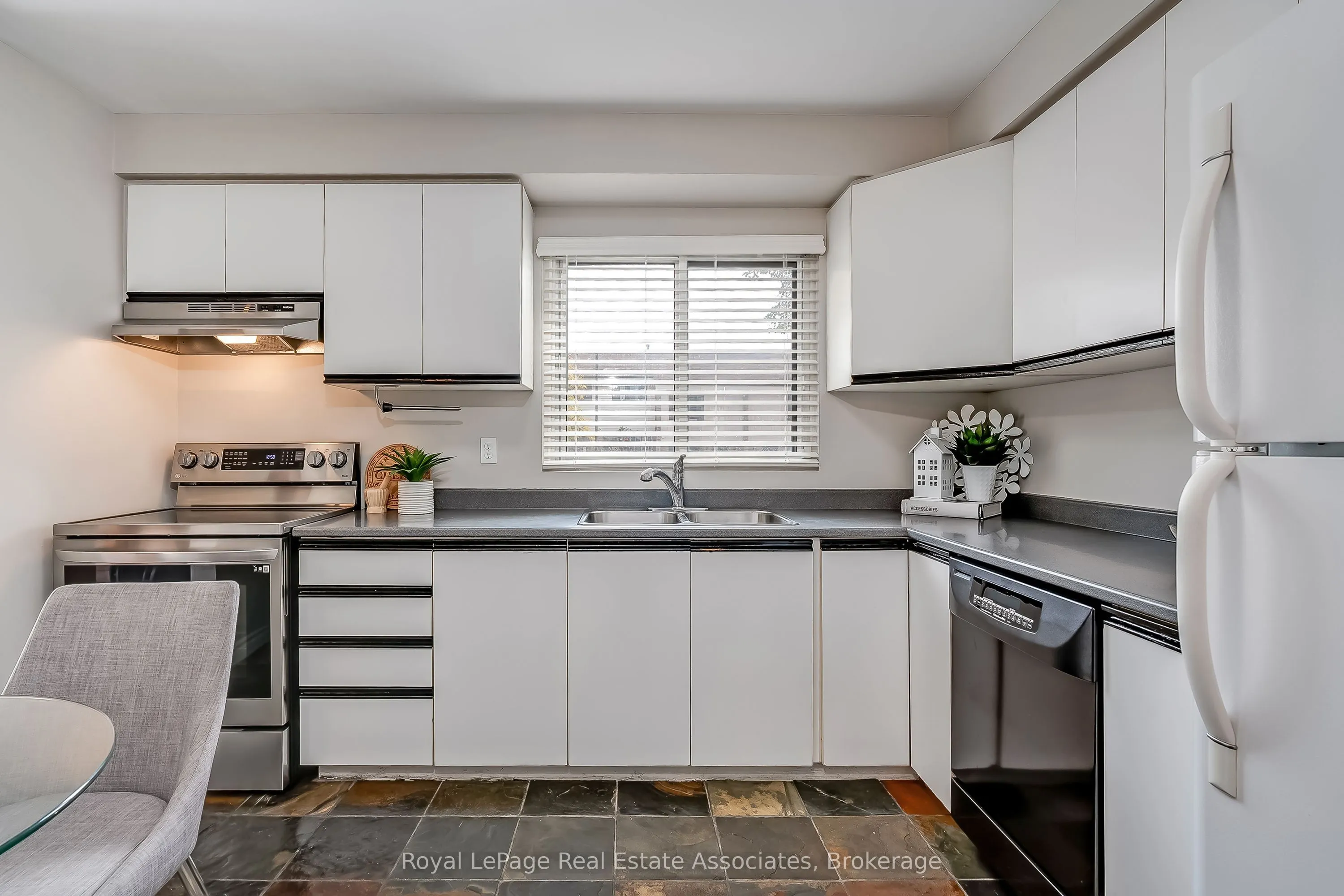2779 Gananoque Drive #42