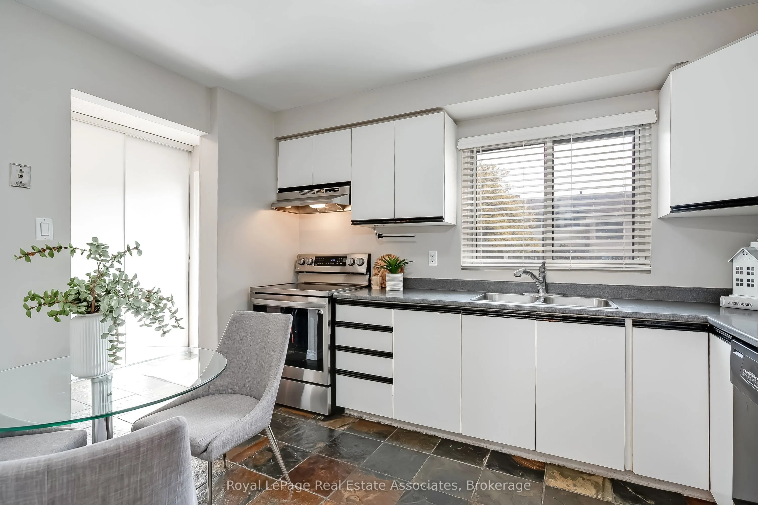 2779 Gananoque Drive #42
